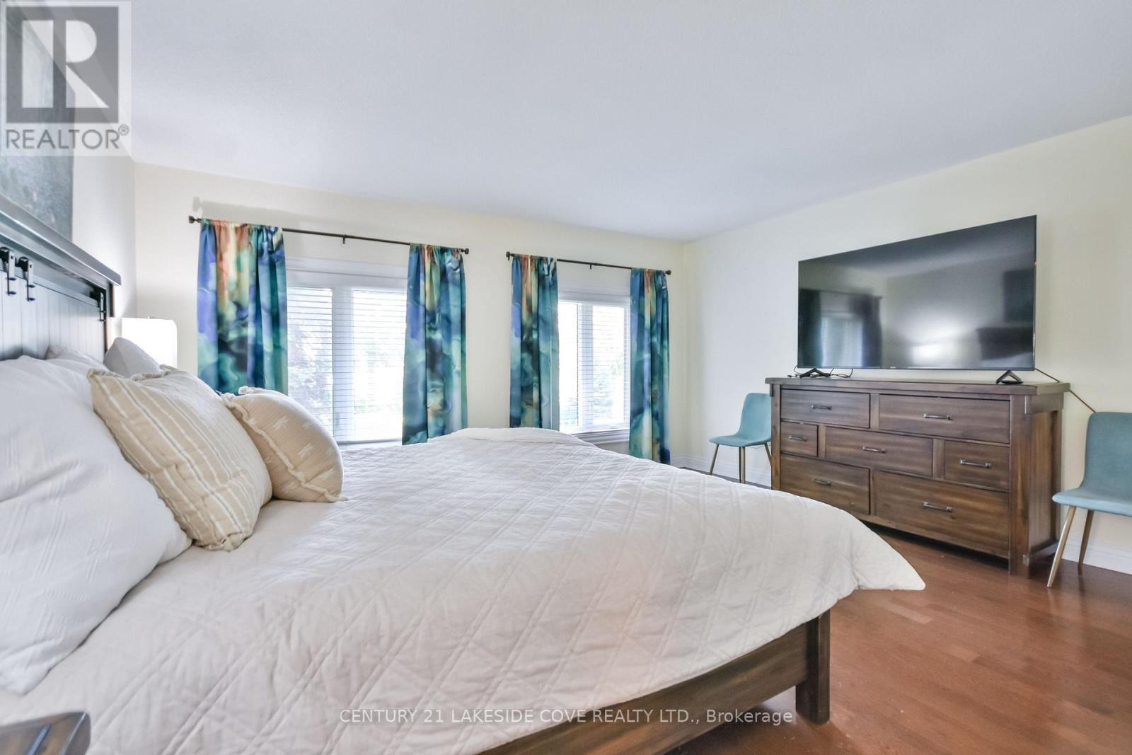 96 Bayshore Drive, Ramara, ON - Indoor Photo Showing Bedroom