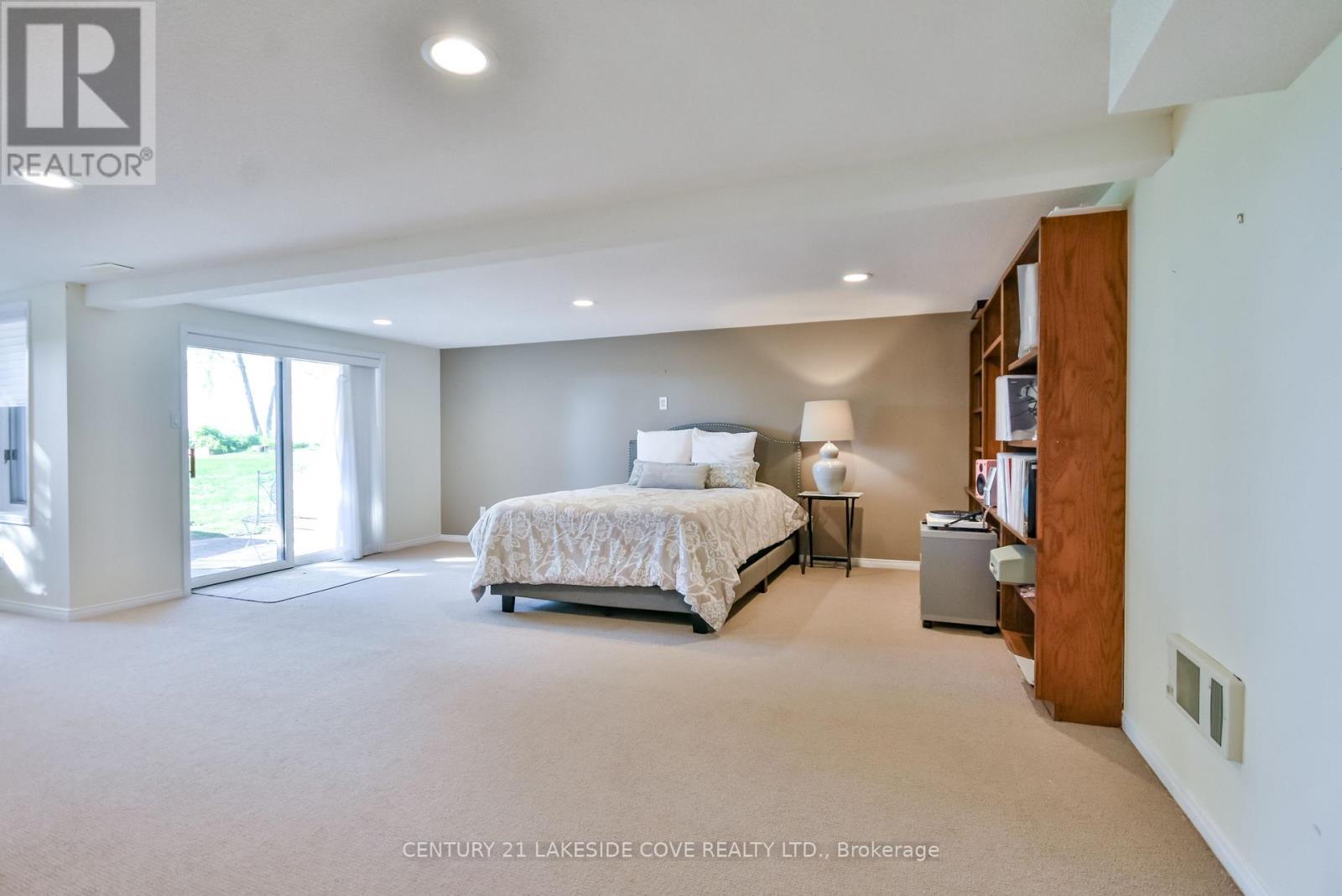 96 Bayshore Drive, Ramara, ON - Indoor Photo Showing Bedroom
