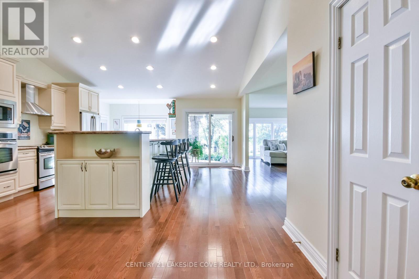 96 Bayshore Drive, Ramara, ON - Indoor Photo Showing Kitchen