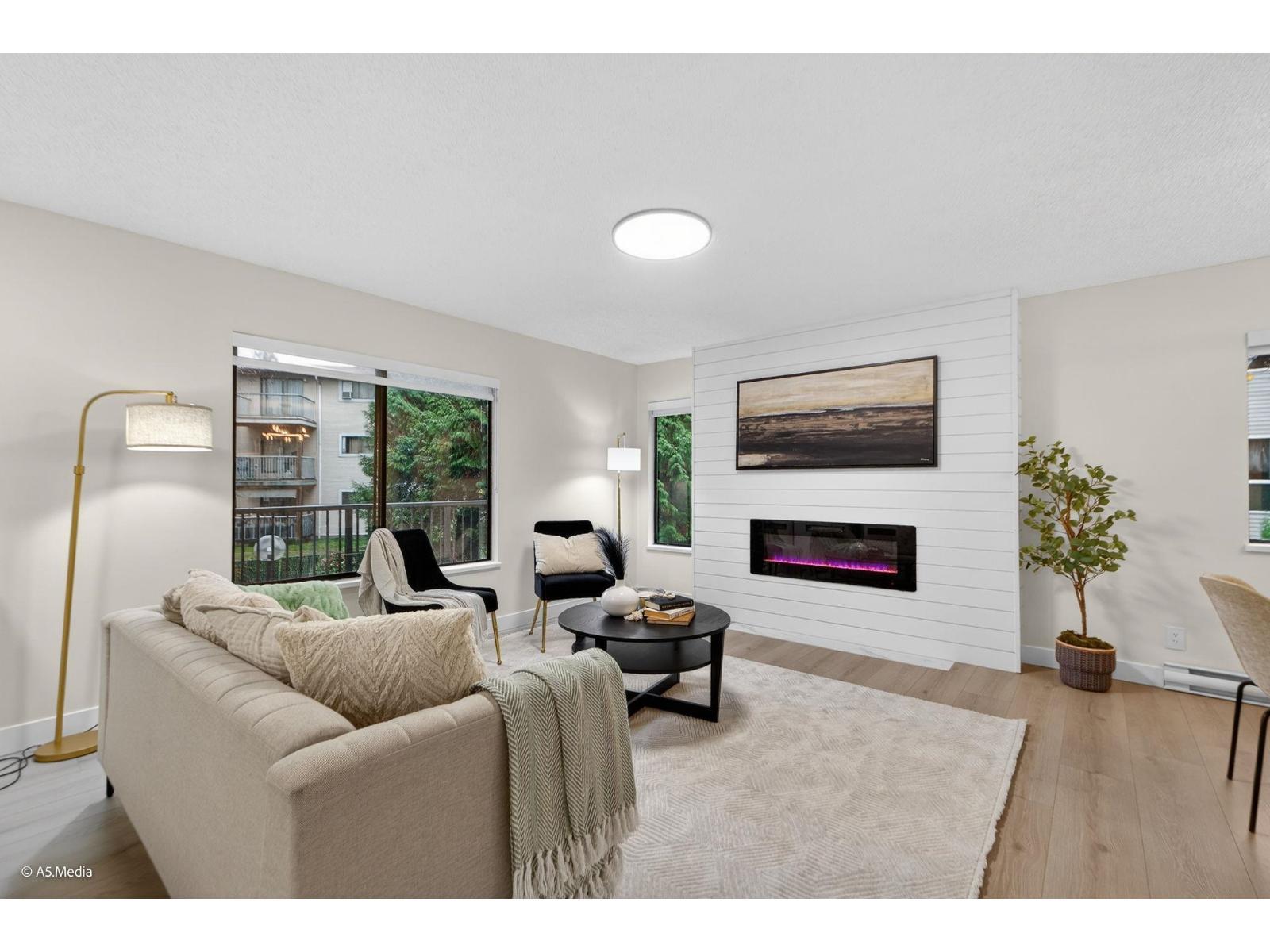 803 10620 150 Street, Surrey, BC - Indoor Photo Showing Living Room With Fireplace