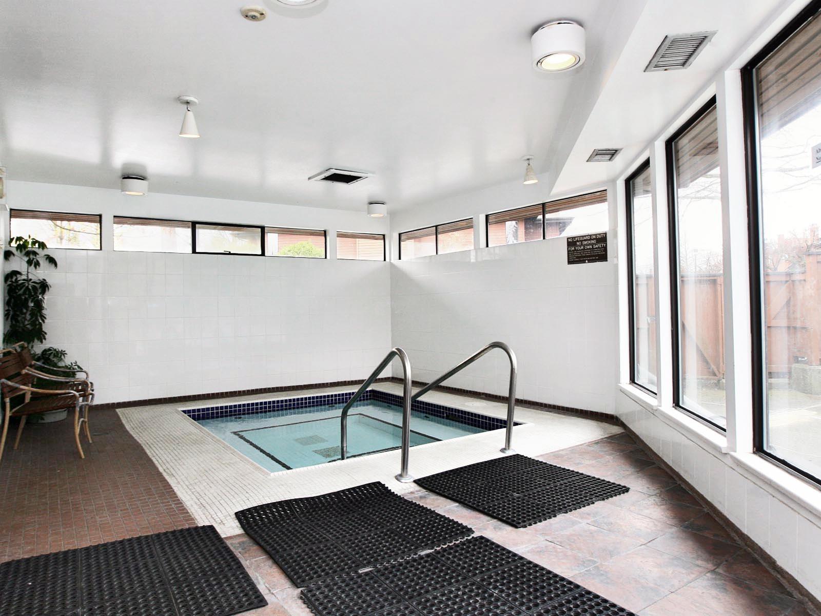 803 10620 150 Street, Surrey, BC - Indoor Photo Showing Other Room