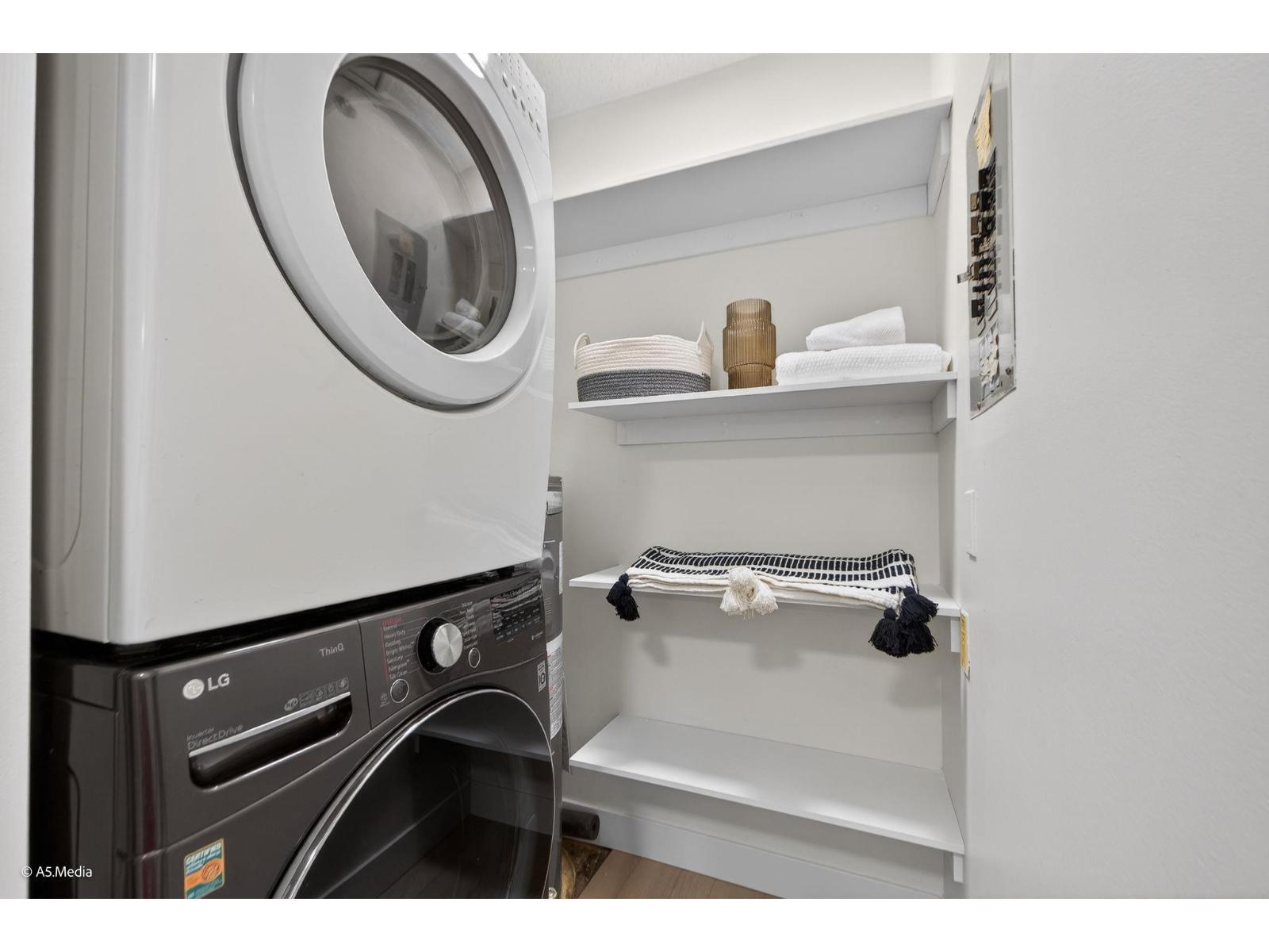 803 10620 150 Street, Surrey, BC - Indoor Photo Showing Laundry Room