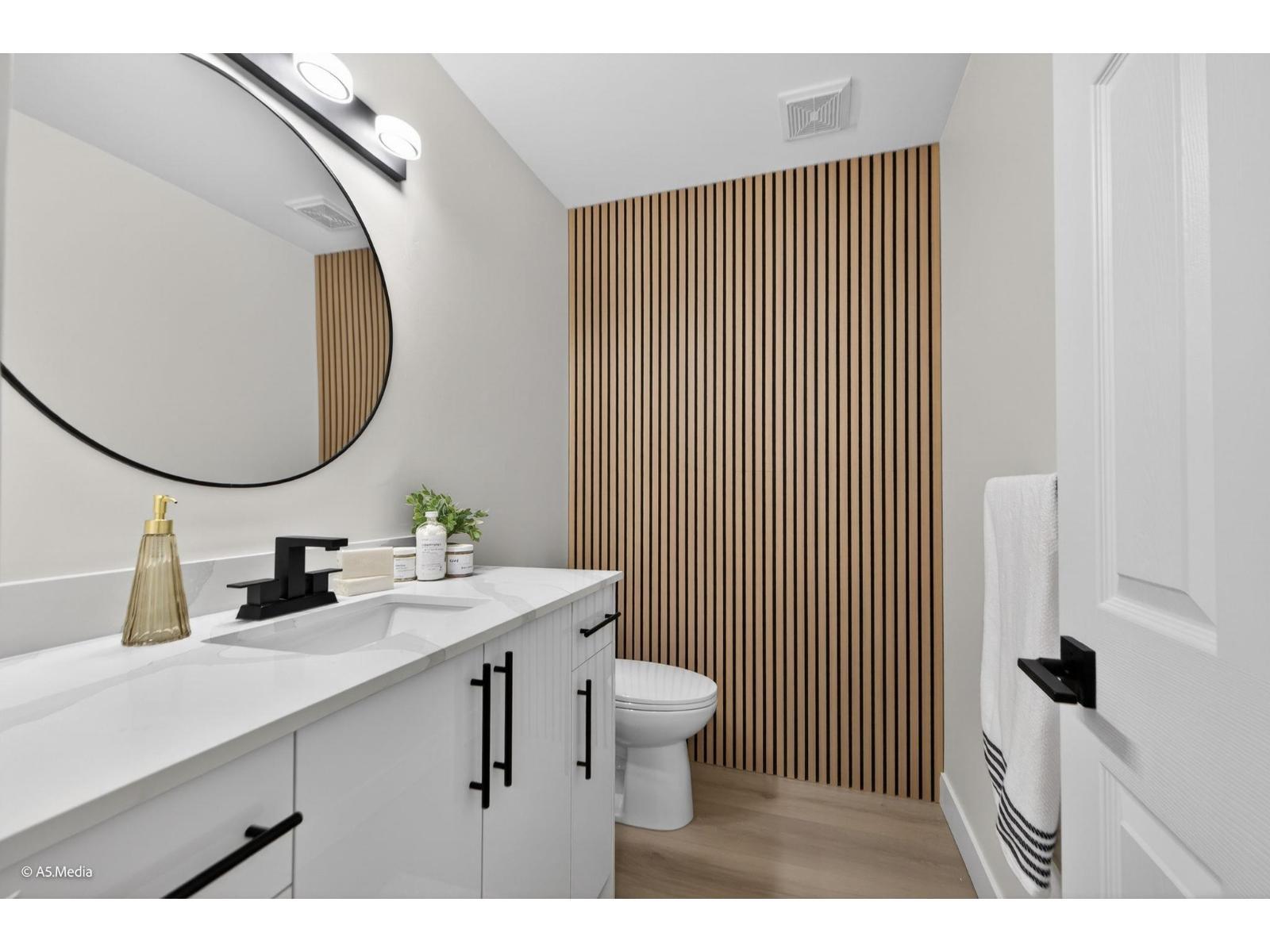 803 10620 150 Street, Surrey, BC - Indoor Photo Showing Bathroom