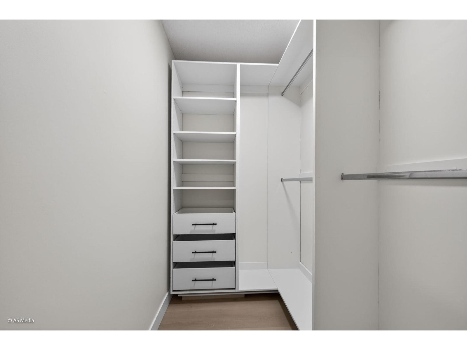 803 10620 150 Street, Surrey, BC - Indoor With Storage