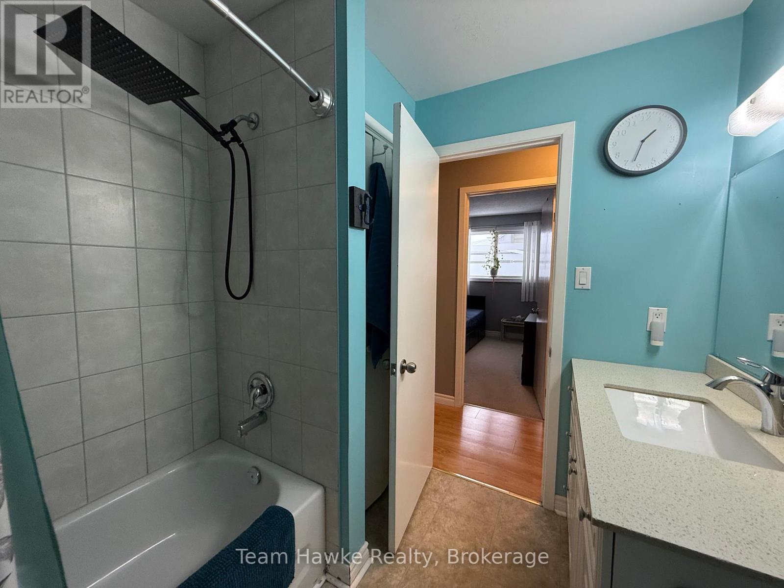 798 Quebec Street, Midland, ON - Indoor Photo Showing Bathroom