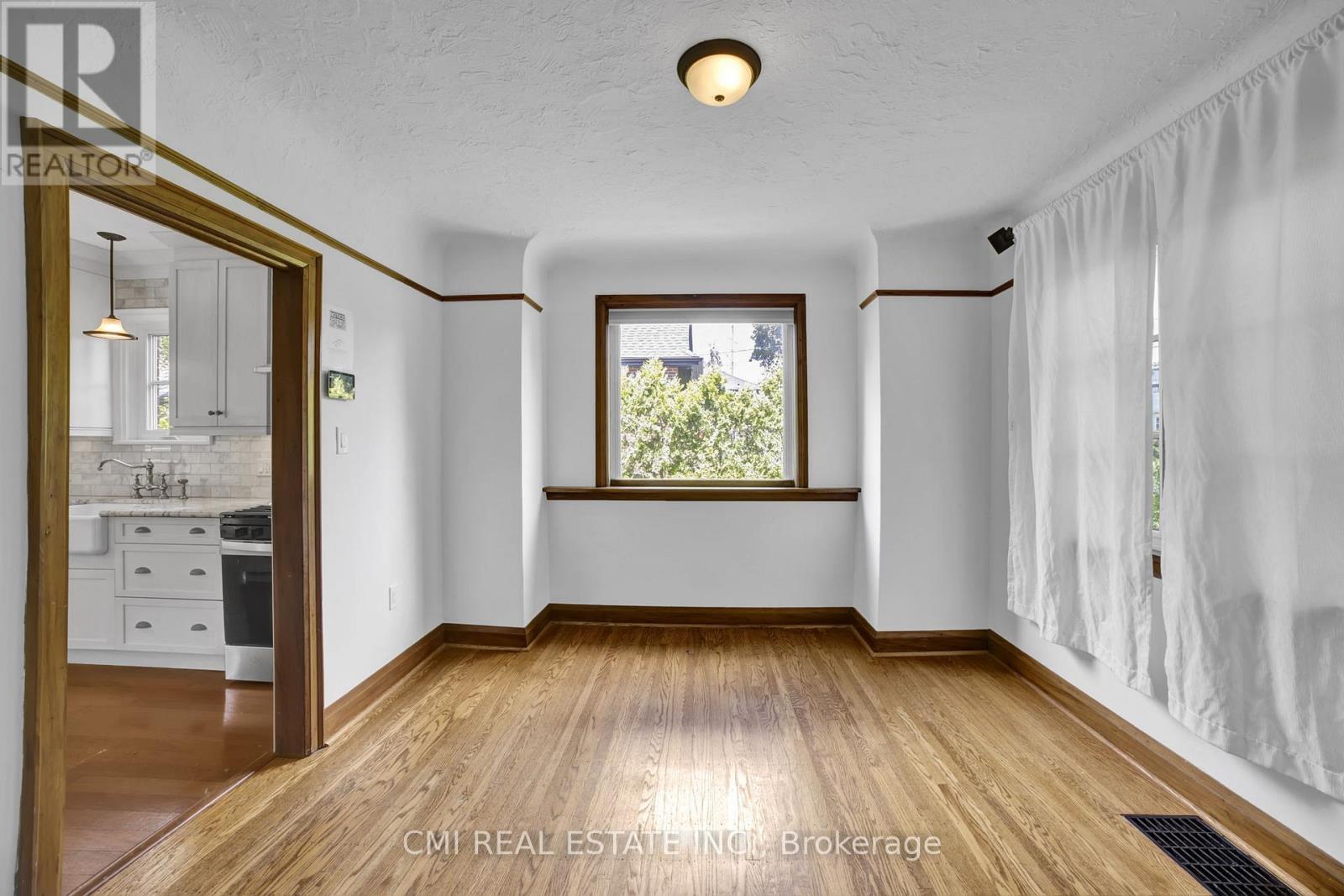 978 North Shore Boulevard W, Burlington, ON - Indoor Photo Showing Other Room