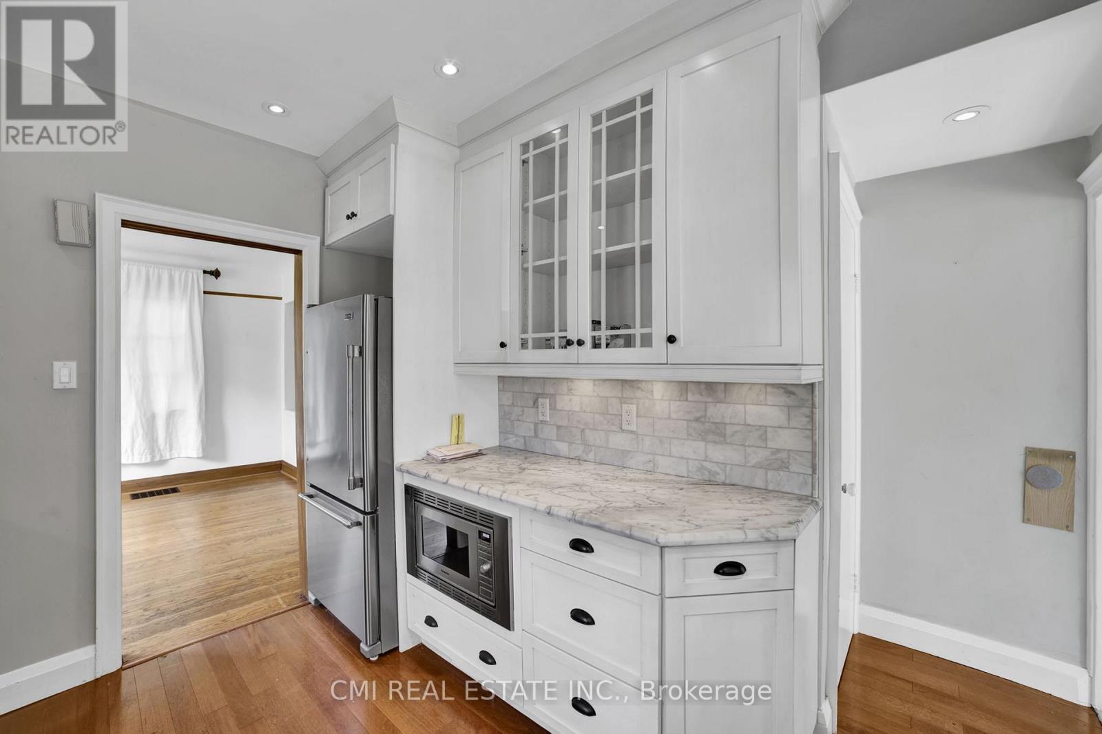 978 North Shore Boulevard W, Burlington, ON - Indoor Photo Showing Kitchen