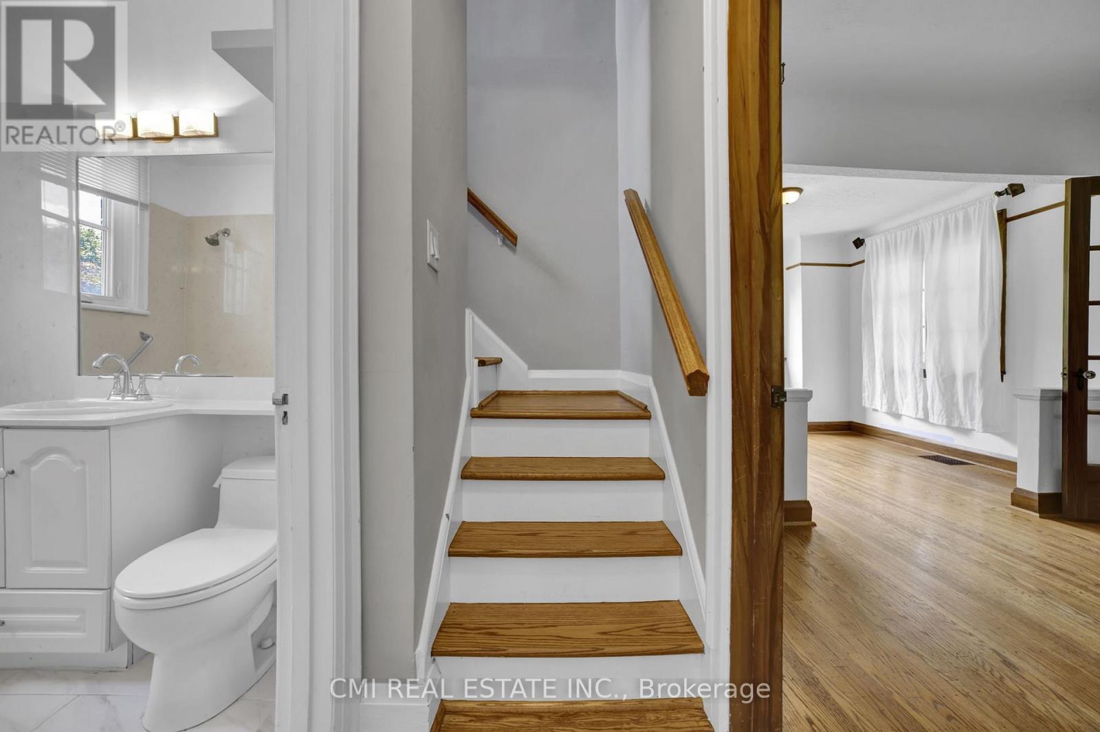 978 North Shore Boulevard W, Burlington, ON - Indoor Photo Showing Bathroom