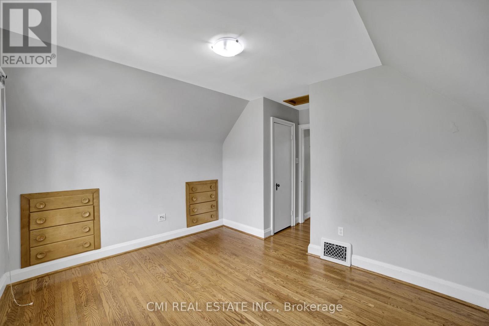 978 North Shore Boulevard W, Burlington, ON - Indoor Photo Showing Other Room