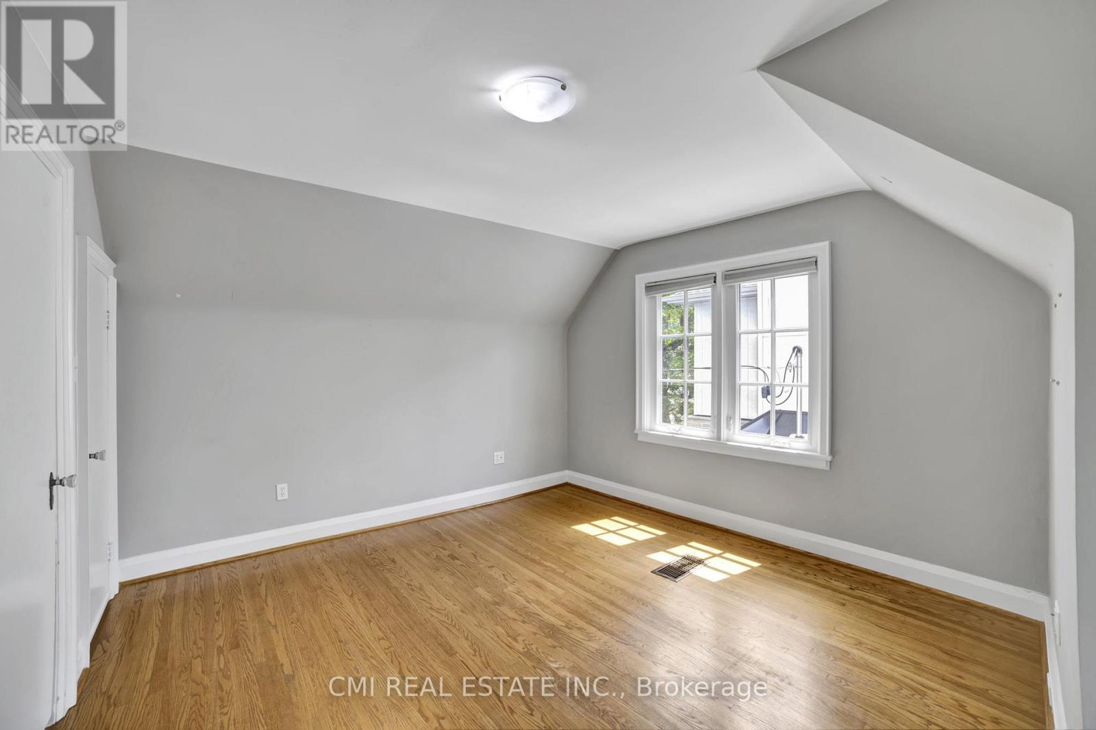 978 North Shore Boulevard W, Burlington, ON - Indoor Photo Showing Other Room