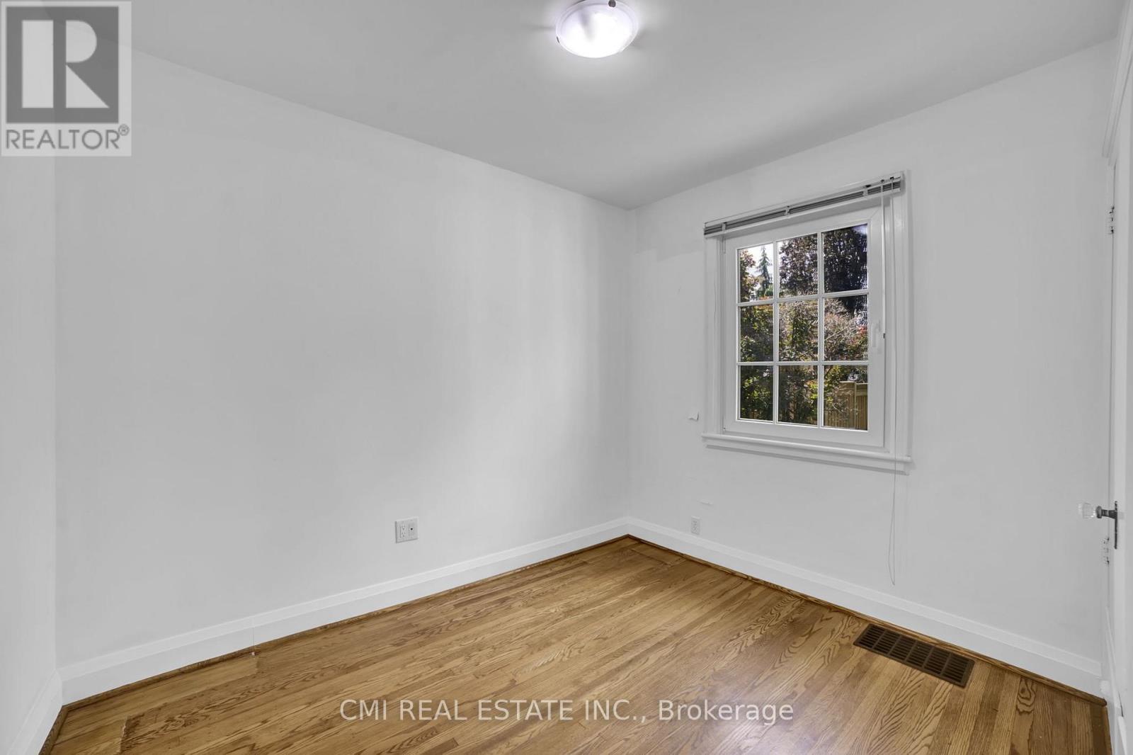 978 North Shore Boulevard W, Burlington, ON - Indoor Photo Showing Other Room