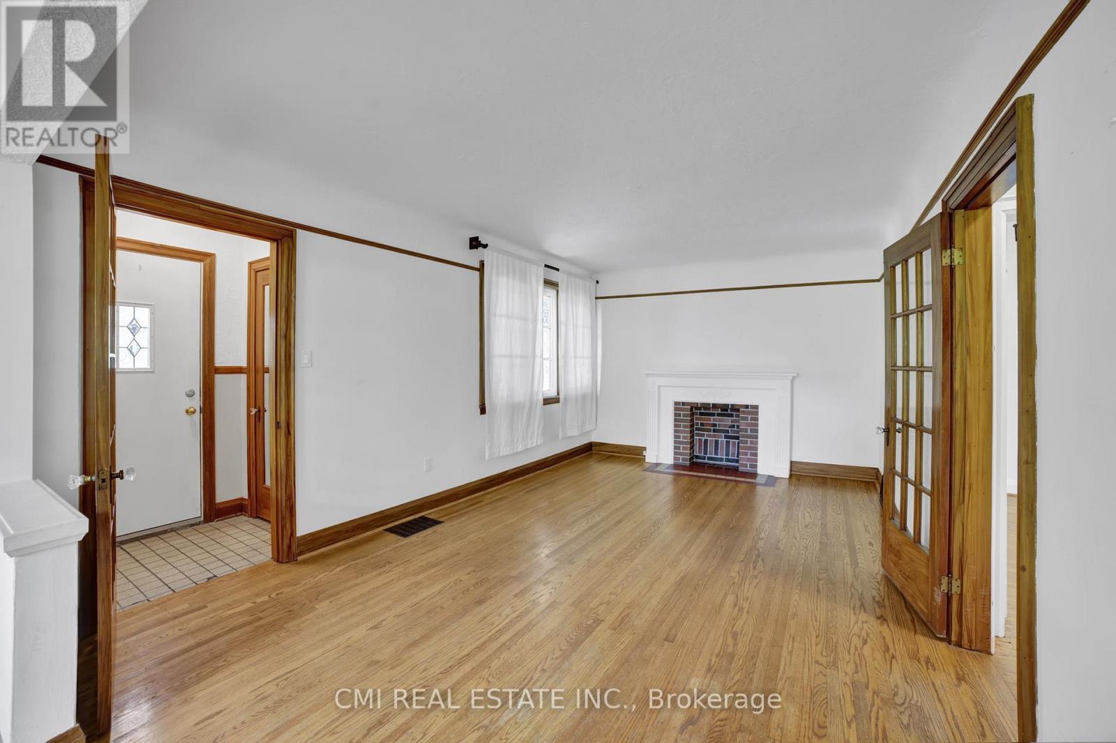 978 North Shore Boulevard W, Burlington, ON - Indoor Photo Showing Other Room