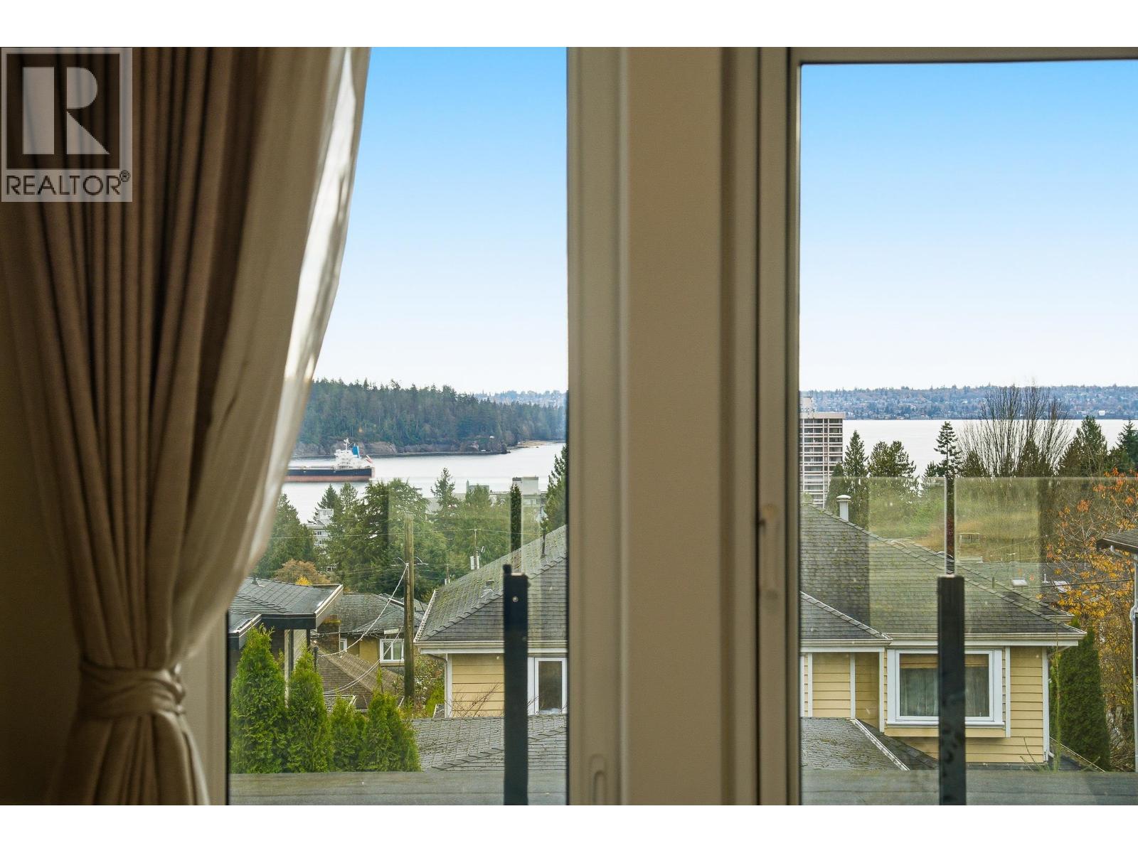 1468 Kings Avenue, West Vancouver, BC - Photo Showing Other Room With Body Of Water