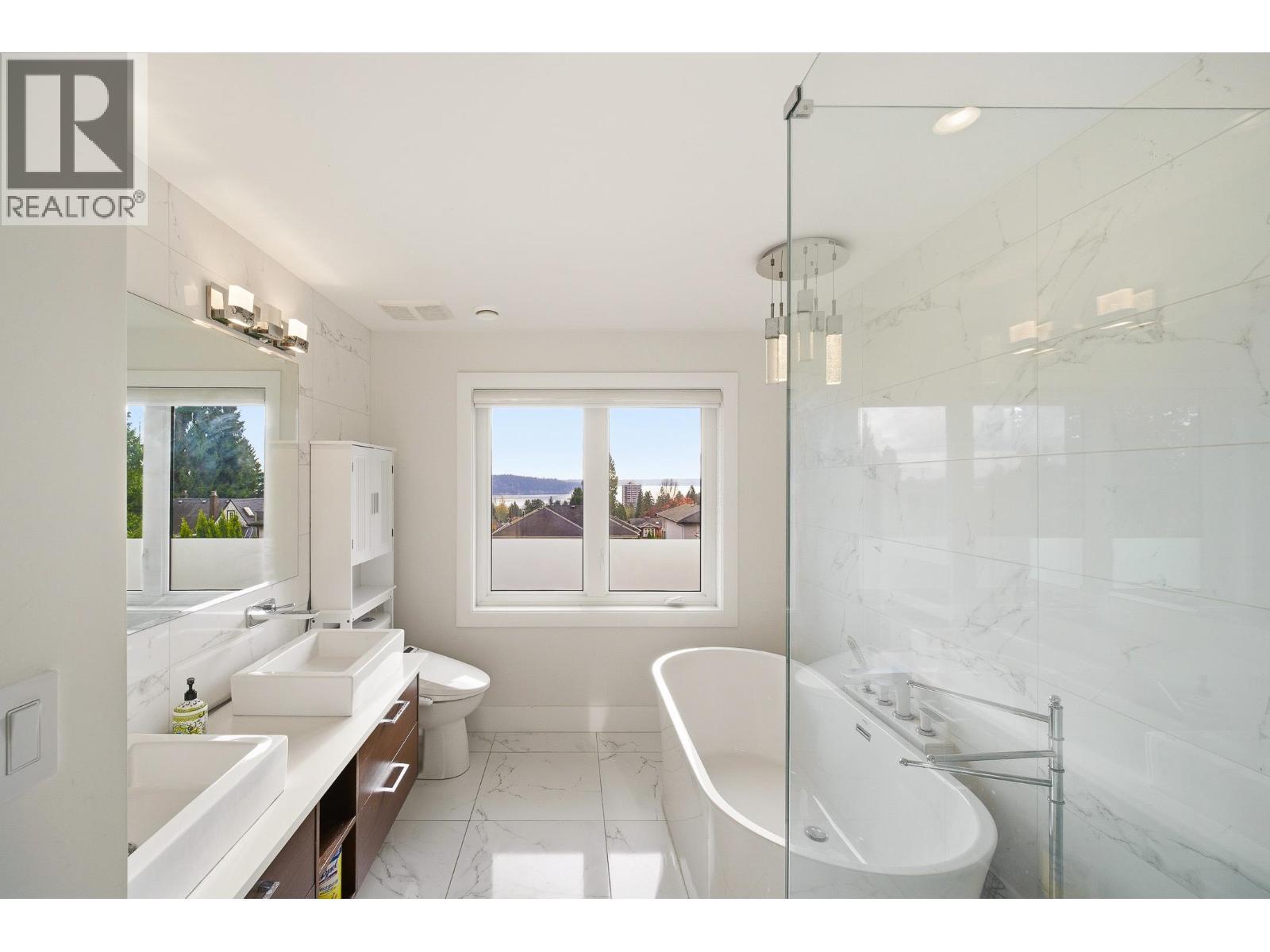1468 Kings Avenue, West Vancouver, BC - Indoor Photo Showing Bathroom