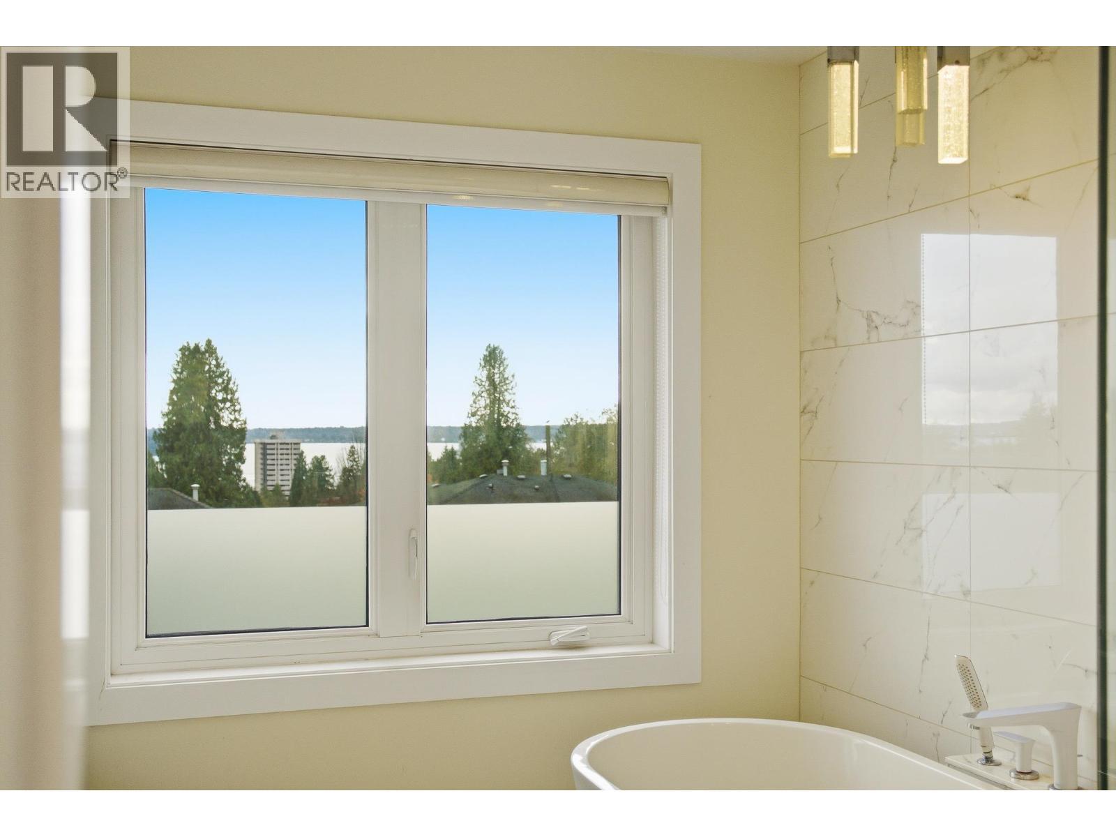 1468 Kings Avenue, West Vancouver, BC - Indoor Photo Showing Bathroom