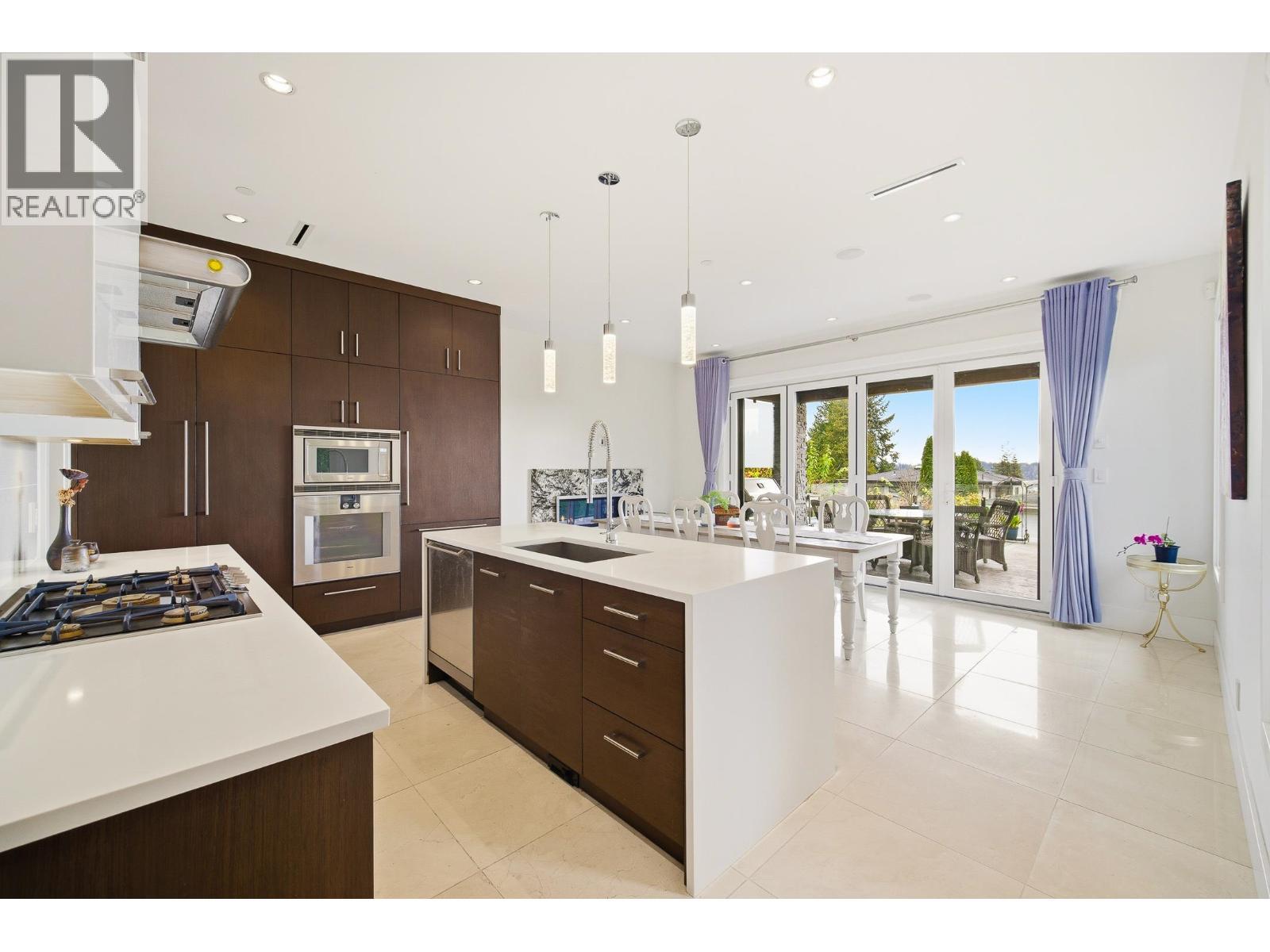 1468 Kings Avenue, West Vancouver, BC - Indoor Photo Showing Kitchen With Upgraded Kitchen