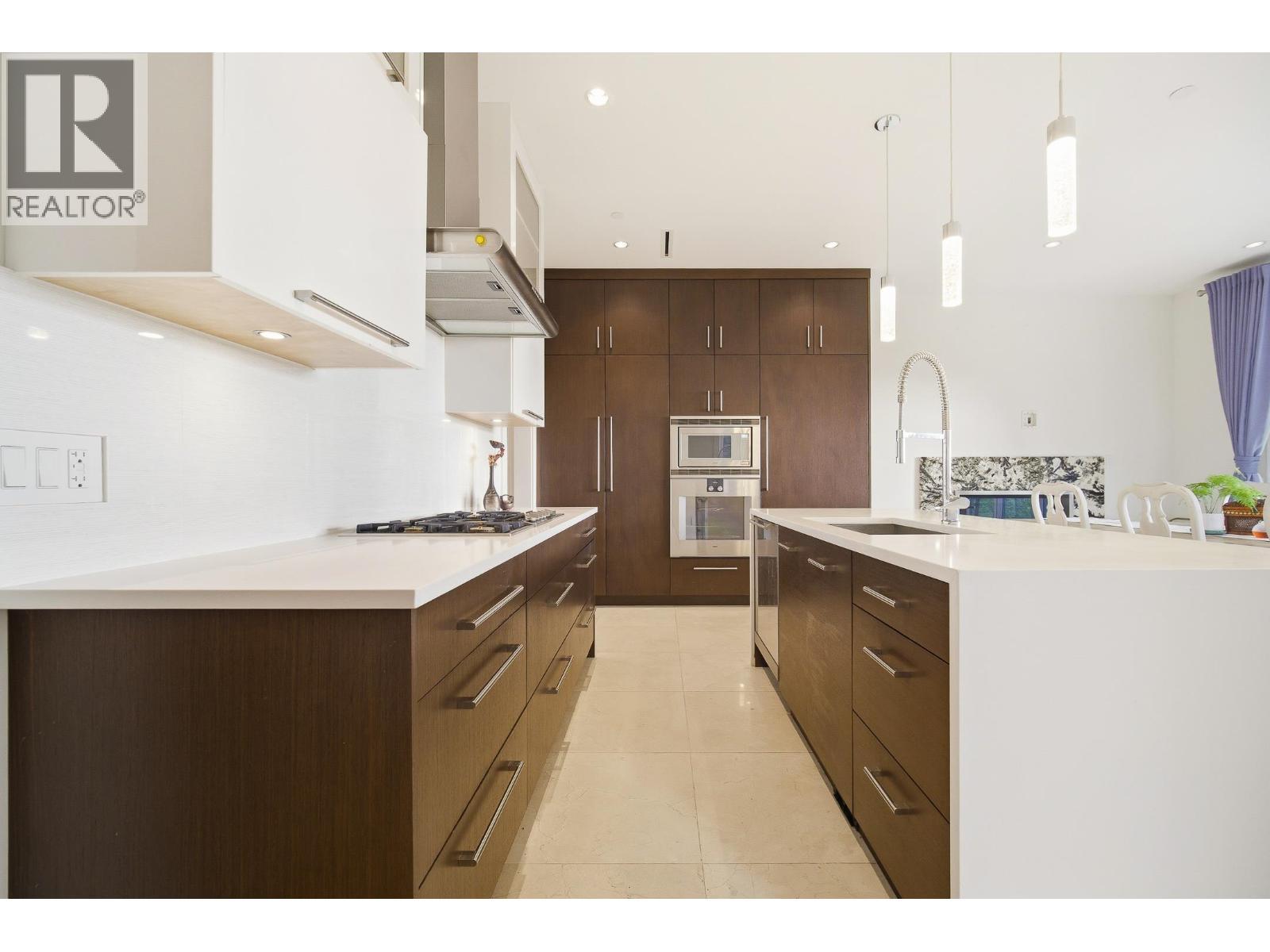 1468 Kings Avenue, West Vancouver, BC - Indoor Photo Showing Kitchen With Upgraded Kitchen