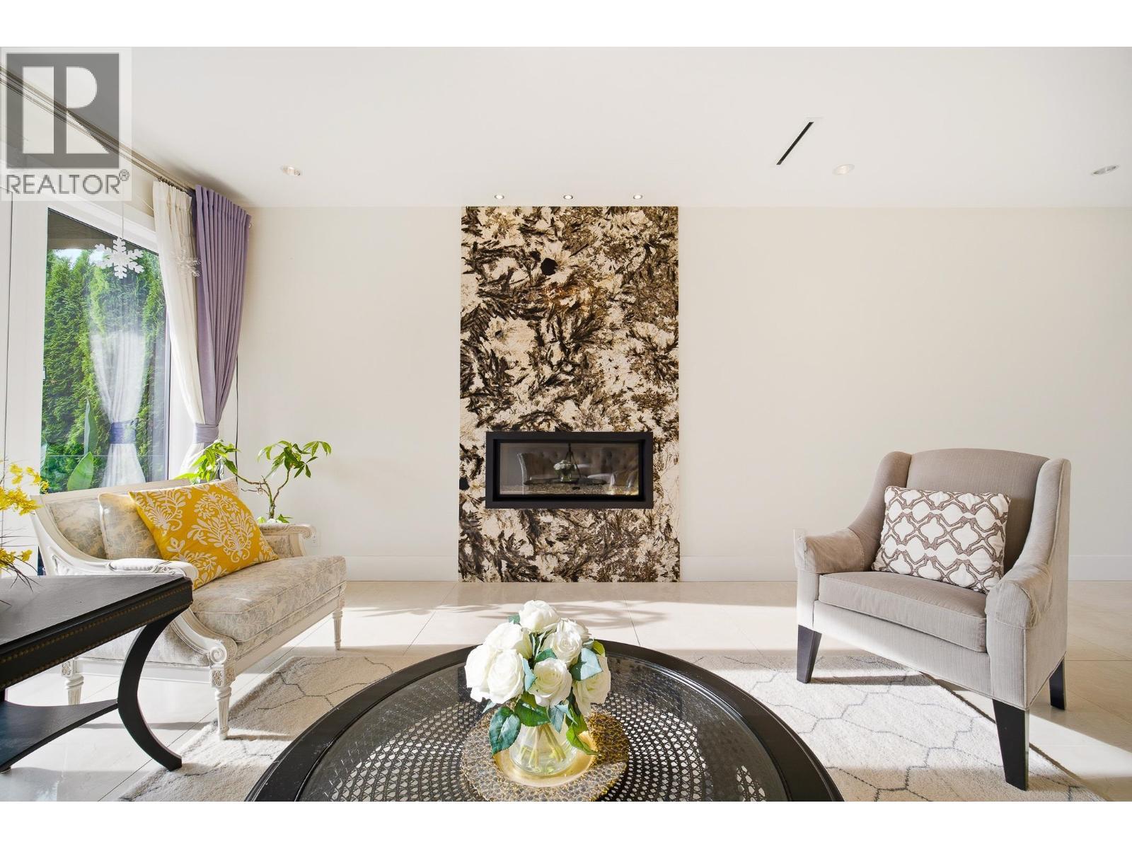 1468 Kings Avenue, West Vancouver, BC - Indoor Photo Showing Living Room With Fireplace