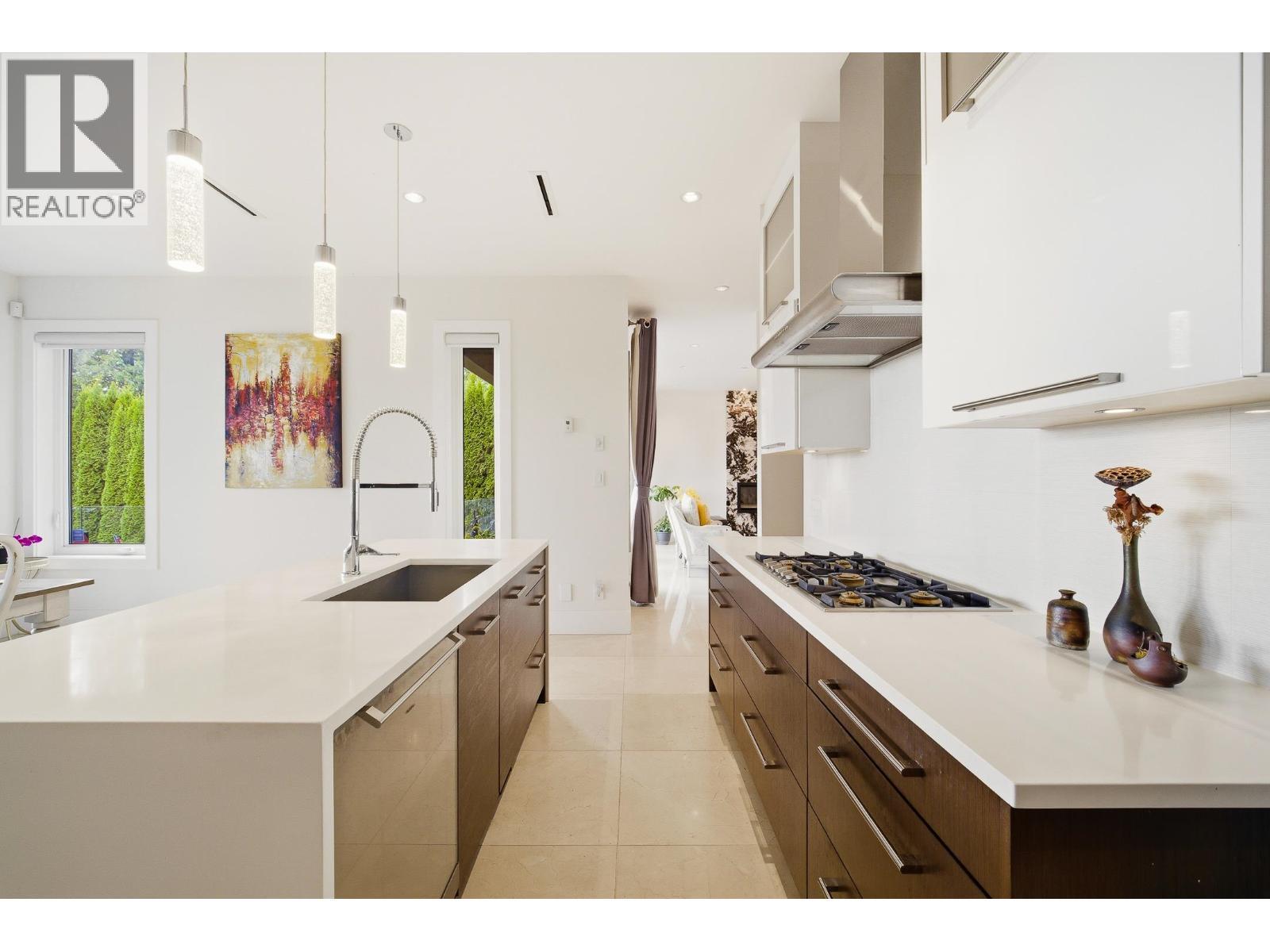 1468 Kings Avenue, West Vancouver, BC - Indoor Photo Showing Kitchen With Upgraded Kitchen