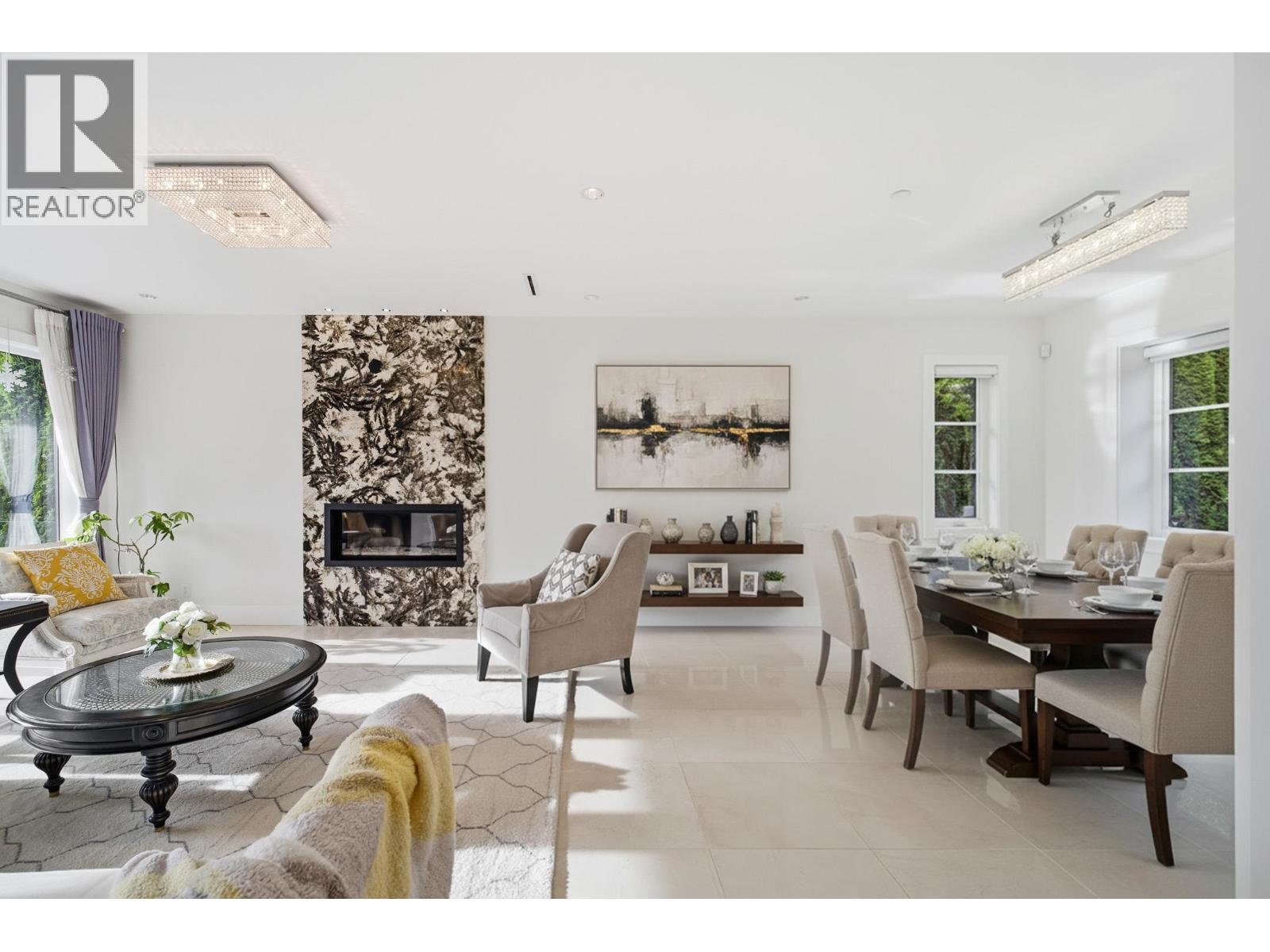 1468 Kings Avenue, West Vancouver, BC - Indoor With Fireplace