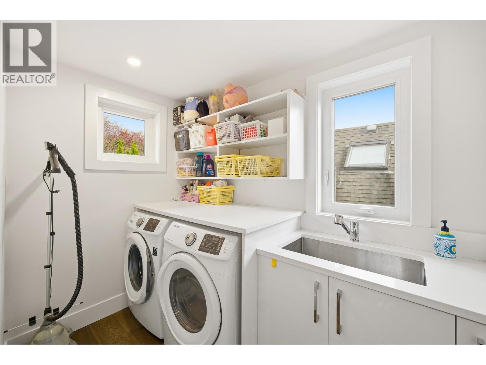 1468 Kings Avenue, West Vancouver, BC - Indoor Photo Showing Laundry Room