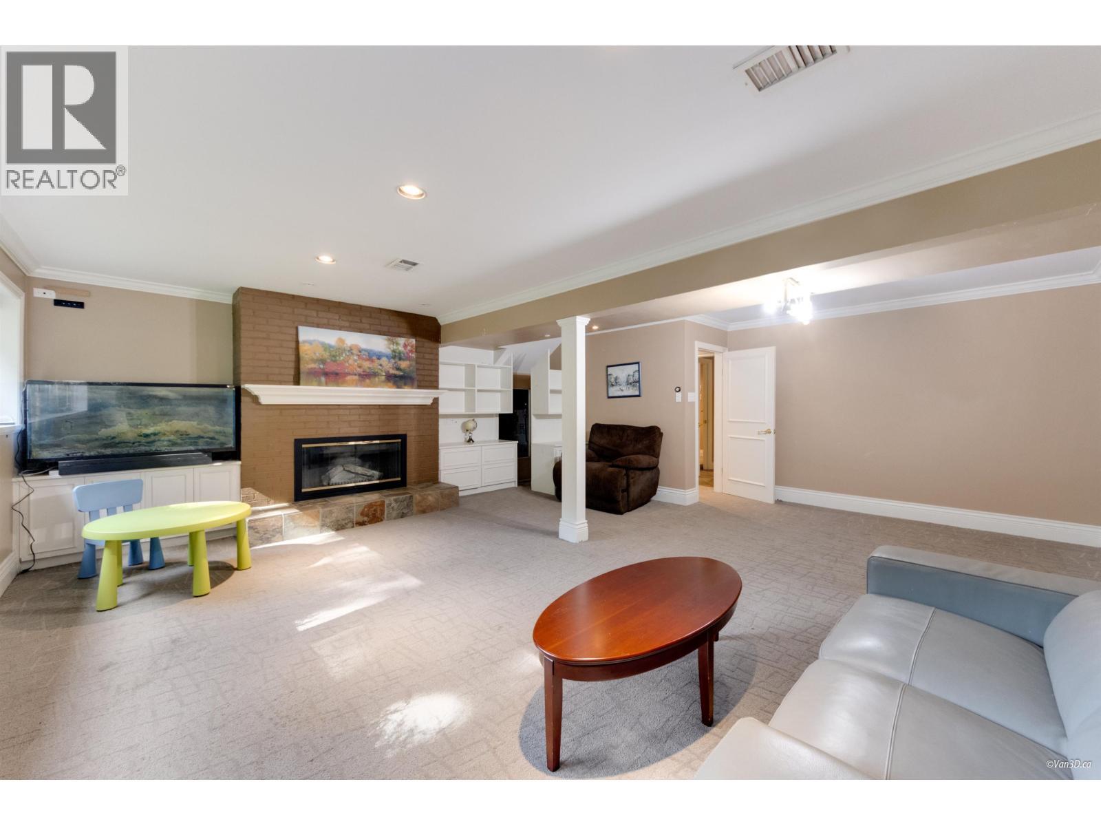 2706 Edgemont Boulevard, North Vancouver, BC - Indoor With Fireplace