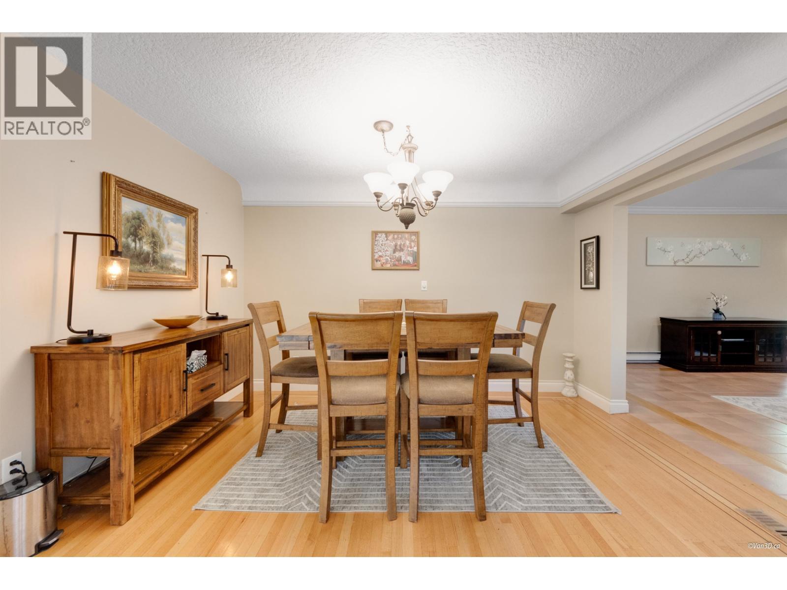 2706 Edgemont Boulevard, North Vancouver, BC - Indoor Photo Showing Dining Room