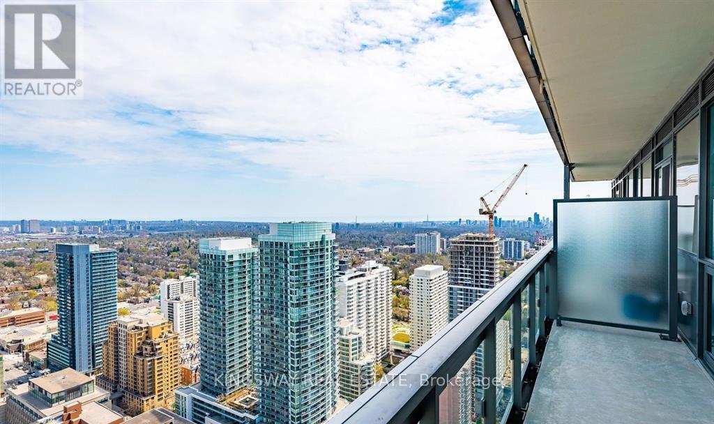 3901 - 39 Roehampton Avenue, Toronto, ON - Outdoor