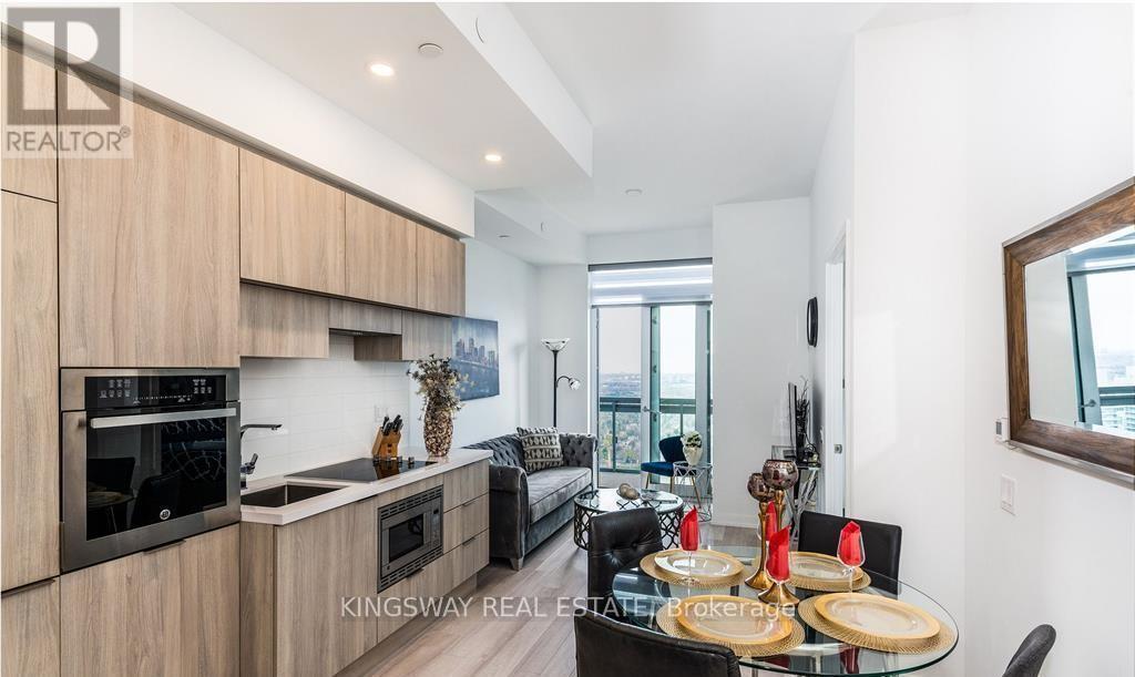 3901 - 39 Roehampton Avenue, Toronto, ON - Indoor