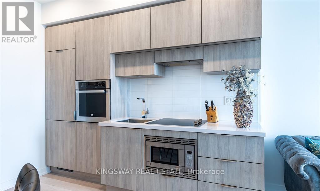 3901 - 39 Roehampton Avenue, Toronto, ON - Indoor Photo Showing Kitchen