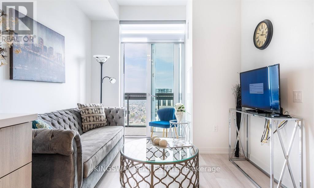 3901 - 39 Roehampton Avenue, Toronto, ON - Indoor Photo Showing Living Room