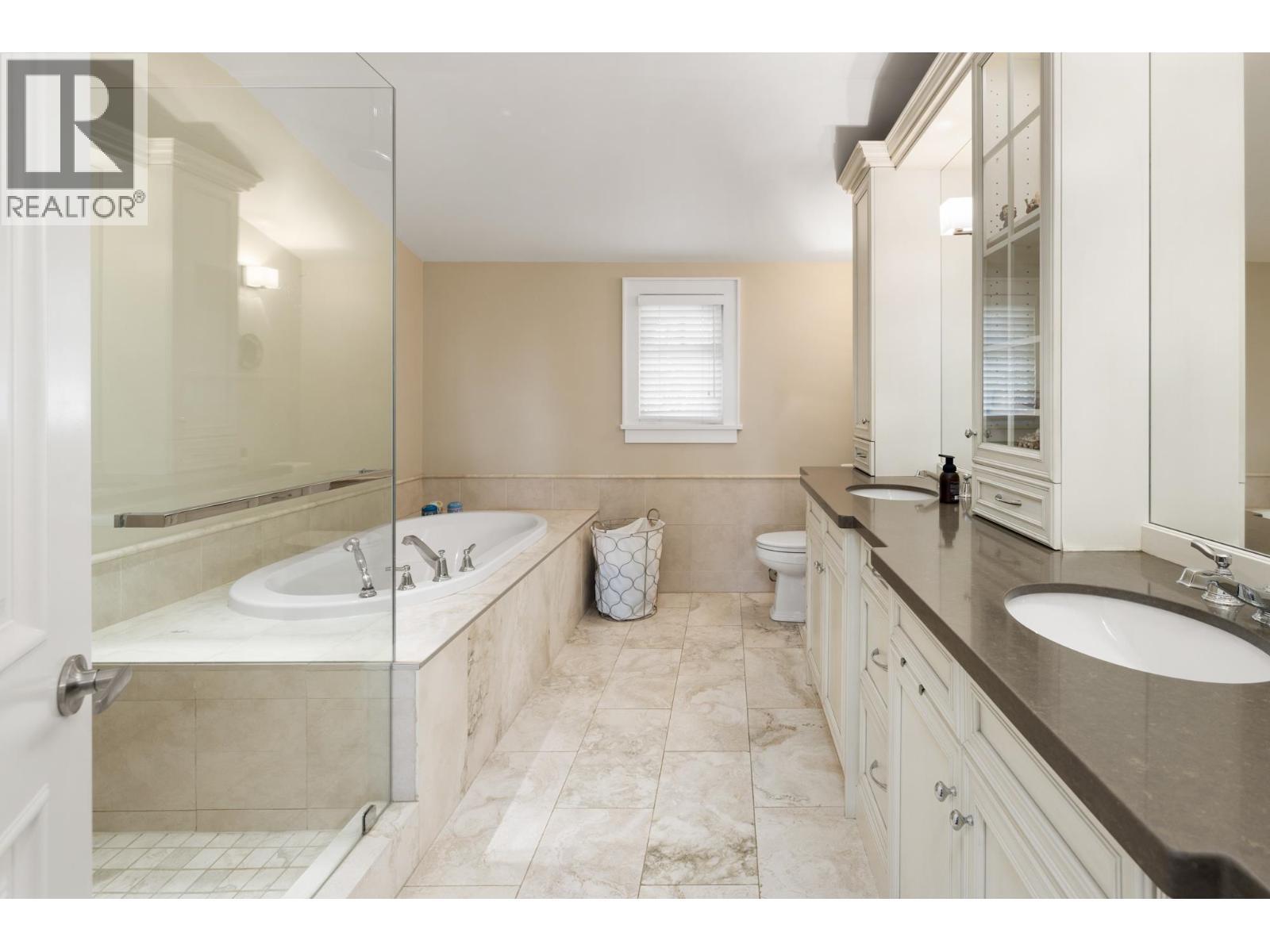 2623 Lawson Avenue, West Vancouver, BC - Indoor Photo Showing Bathroom