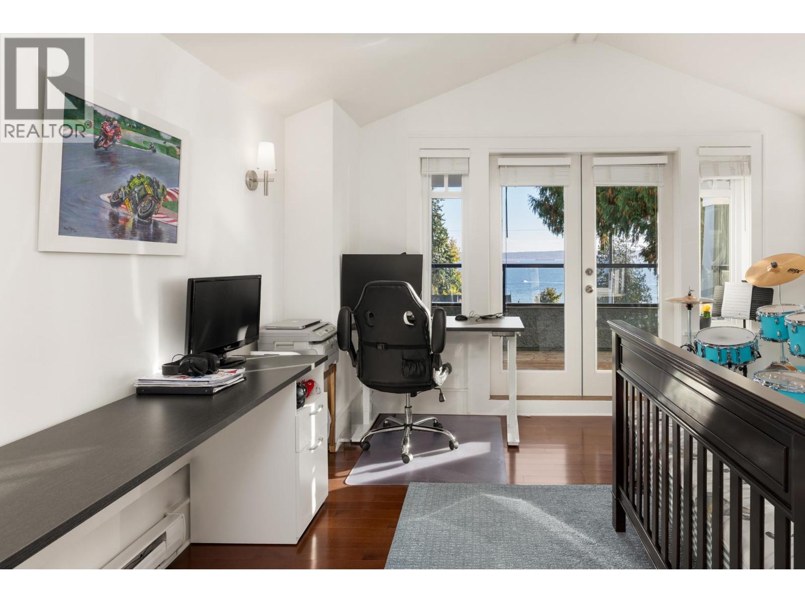 2623 Lawson Avenue, West Vancouver, BC - Indoor Photo Showing Office