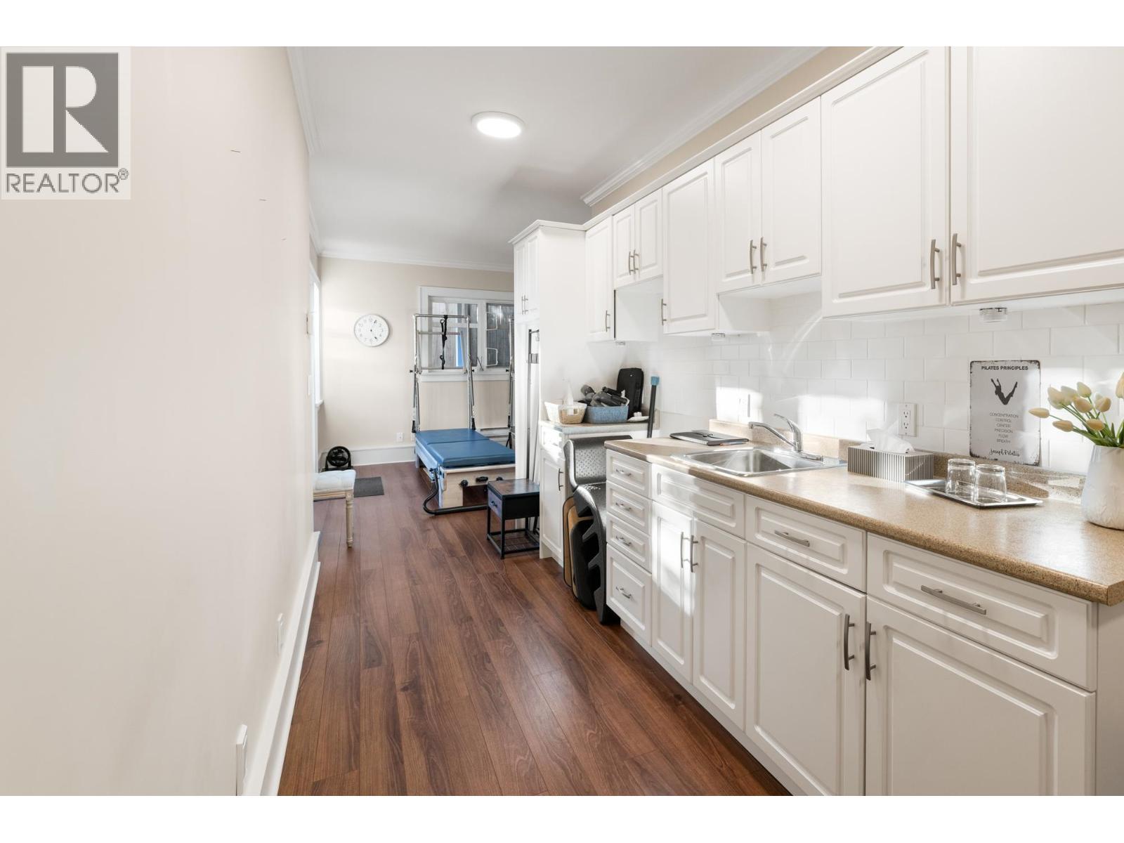 2623 Lawson Avenue, West Vancouver, BC - Indoor Photo Showing Kitchen
