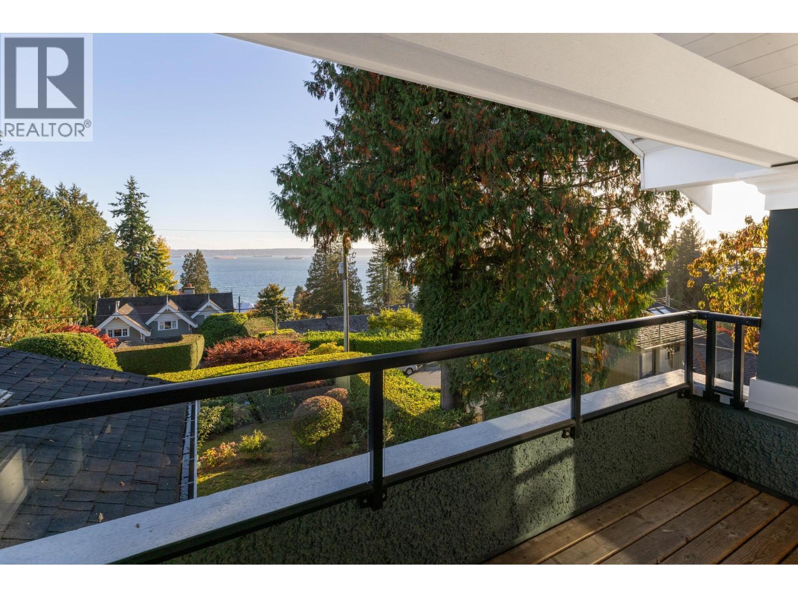 2623 Lawson Avenue, West Vancouver, BC - Outdoor With Balcony
