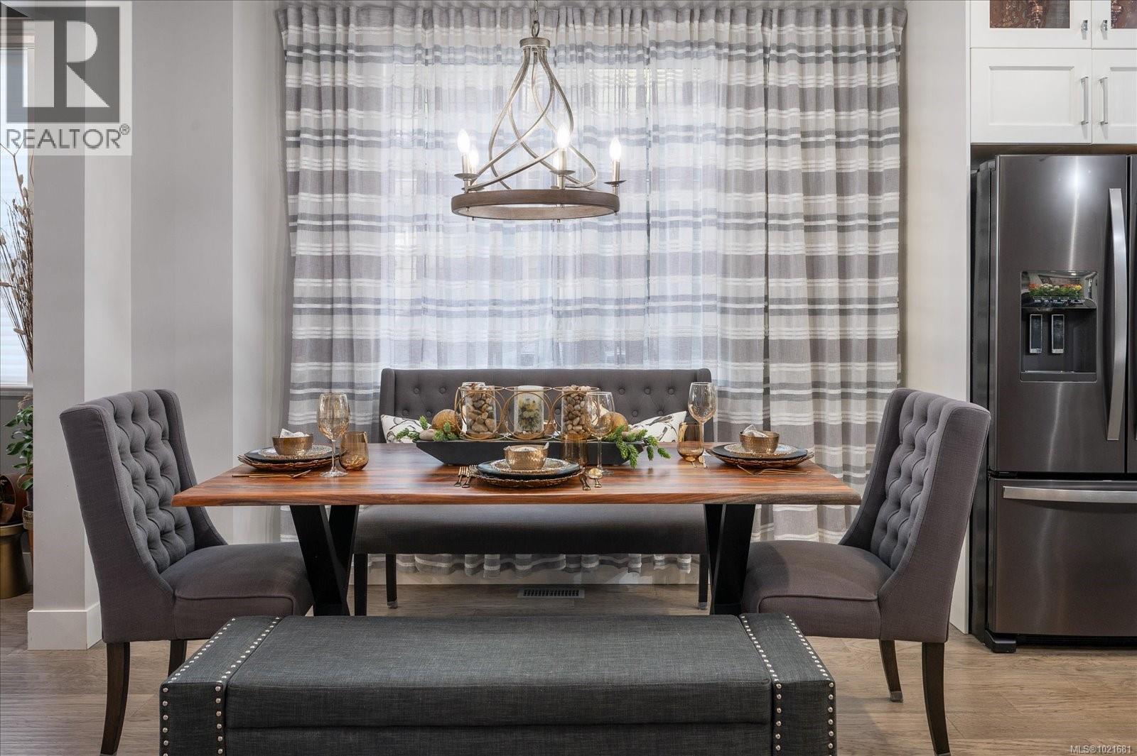 9048 Driftwood Dr, Chemainus, BC - Indoor Photo Showing Dining Room