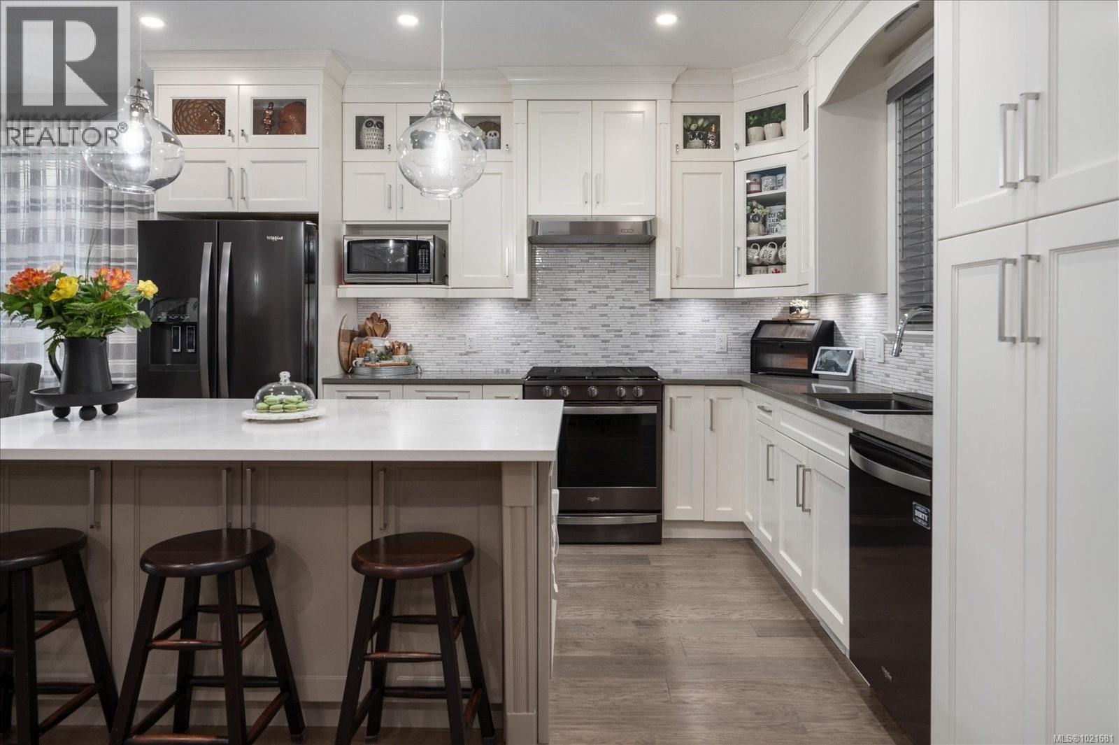 9048 Driftwood Dr, Chemainus, BC - Indoor Photo Showing Kitchen With Upgraded Kitchen