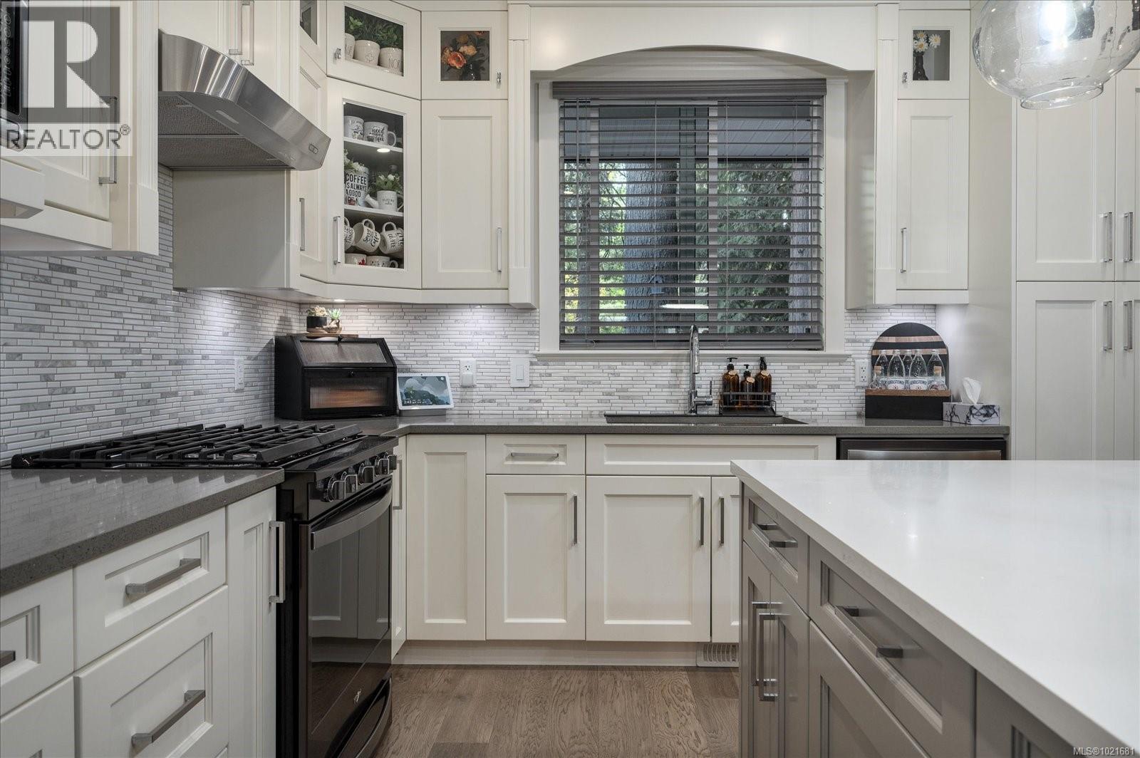 9048 Driftwood Dr, Chemainus, BC - Indoor Photo Showing Kitchen With Upgraded Kitchen