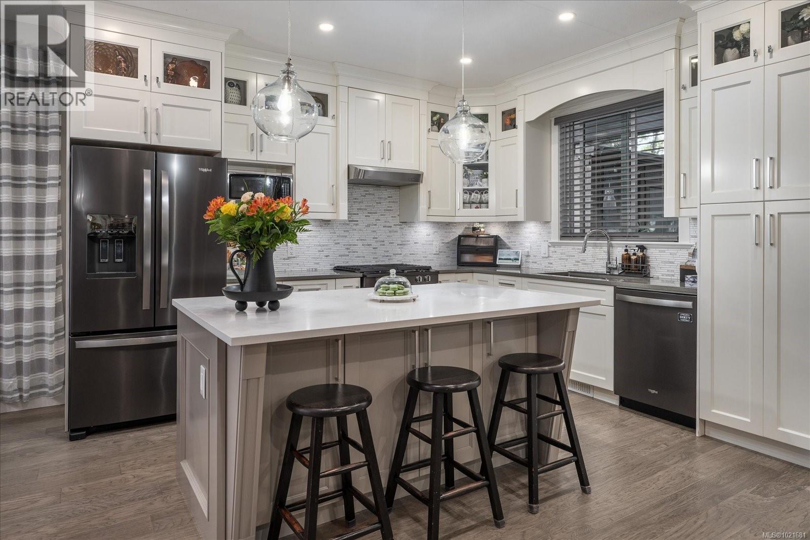 9048 Driftwood Dr, Chemainus, BC - Indoor Photo Showing Kitchen With Upgraded Kitchen