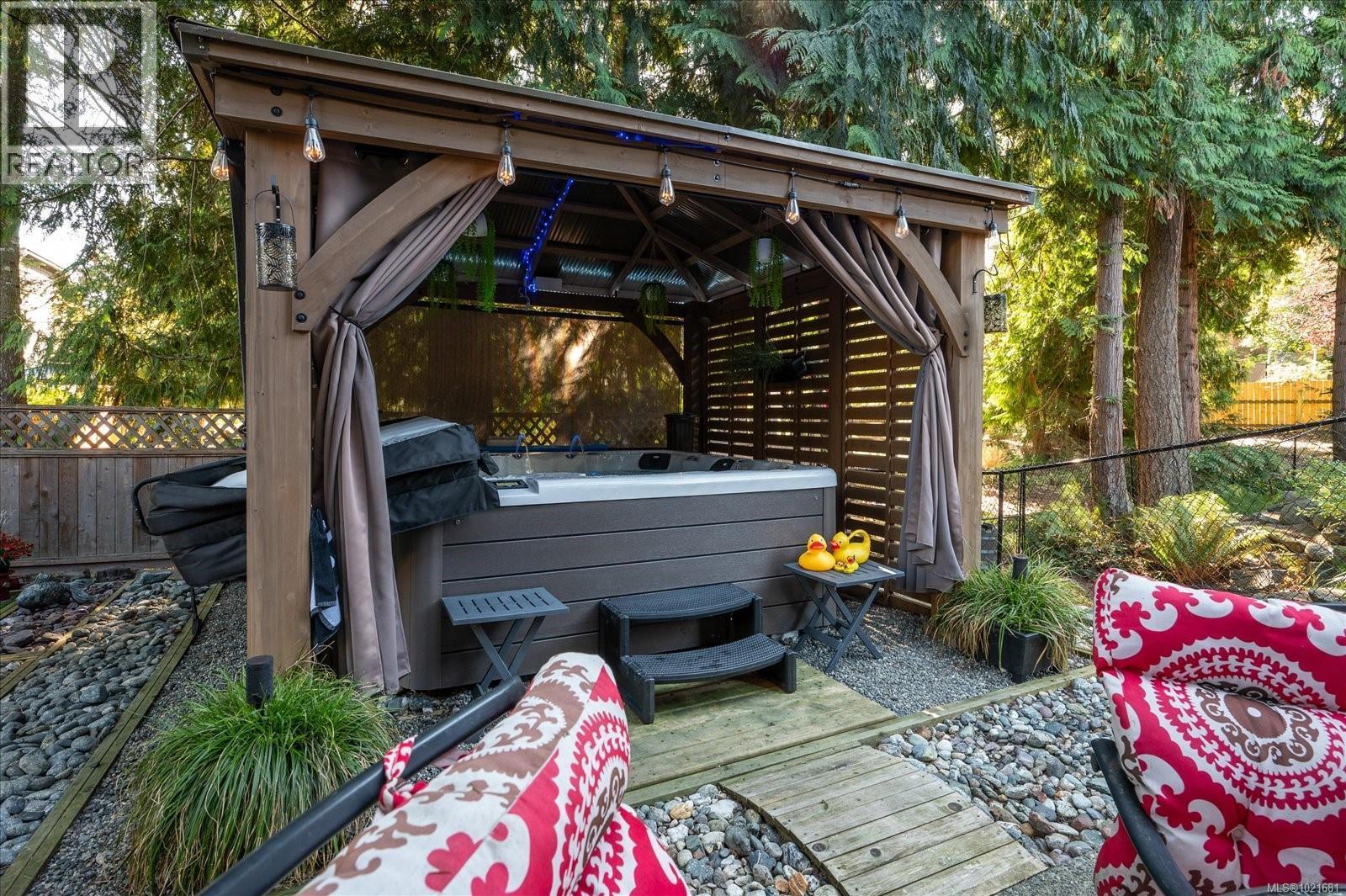Hot tub and gazebo - 9048 Driftwood Dr, Chemainus, BC - Outdoor With Deck Patio Veranda