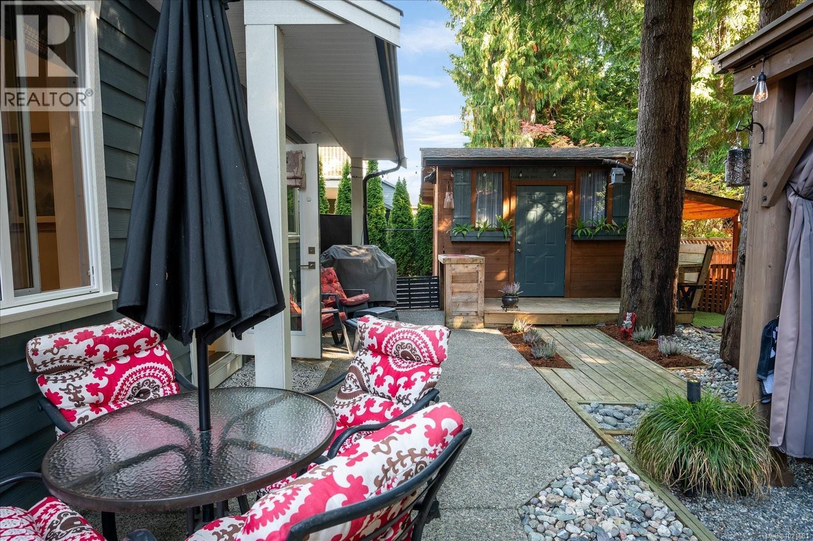 outdoor entertaining area - 9048 Driftwood Dr, Chemainus, BC - Outdoor With Exterior