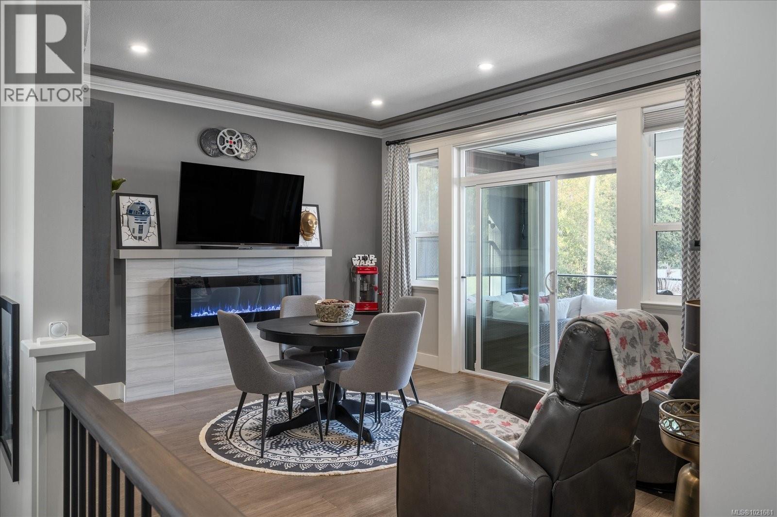 9048 Driftwood Dr, Chemainus, BC - Indoor With Fireplace