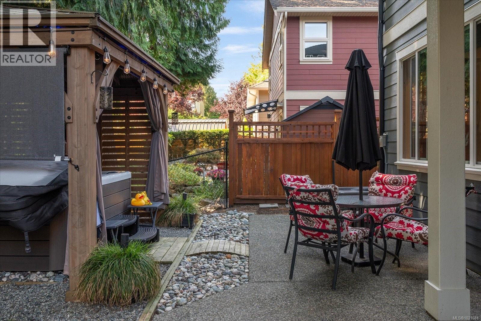 9048 Driftwood Dr, Chemainus, BC - Outdoor With Deck Patio Veranda