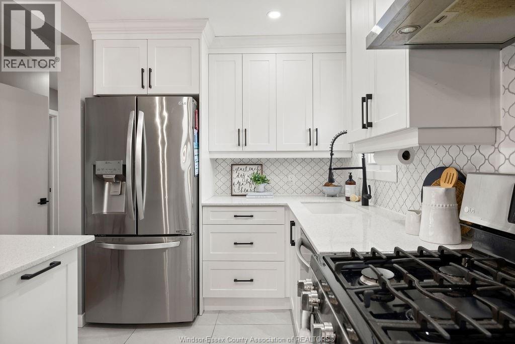 3095 Academy Drive, Windsor, ON - Indoor Photo Showing Kitchen With Stainless Steel Kitchen With Upgraded Kitchen