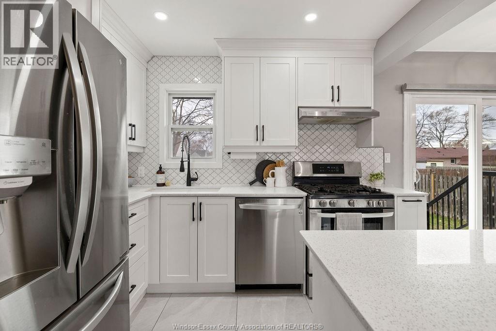 3095 Academy Drive, Windsor, ON - Indoor Photo Showing Kitchen With Stainless Steel Kitchen With Upgraded Kitchen
