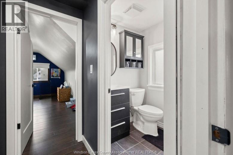 3095 Academy Drive, Windsor, ON - Indoor Photo Showing Bathroom