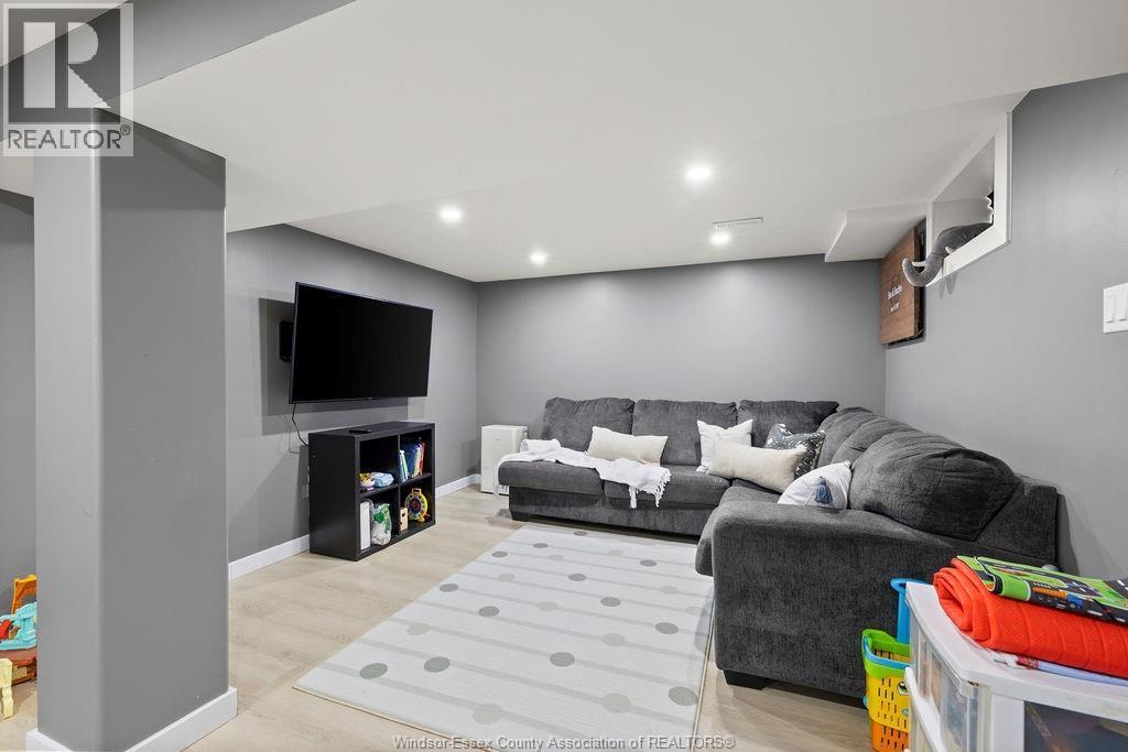 3095 Academy Drive, Windsor, ON - Indoor Photo Showing Basement