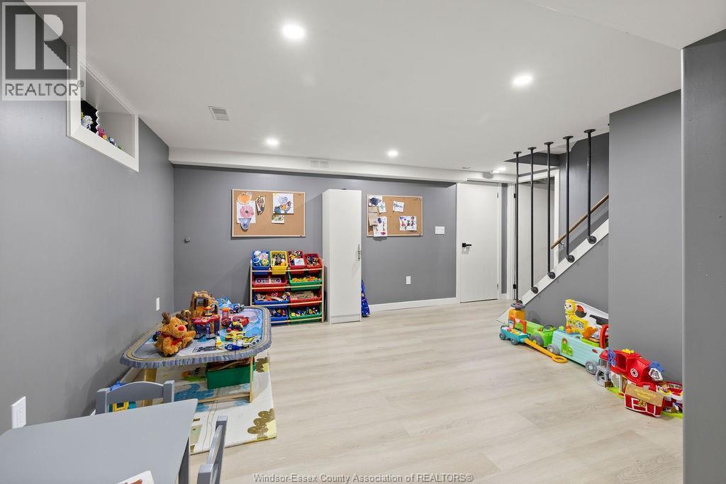 3095 Academy Drive, Windsor, ON - Indoor Photo Showing Basement