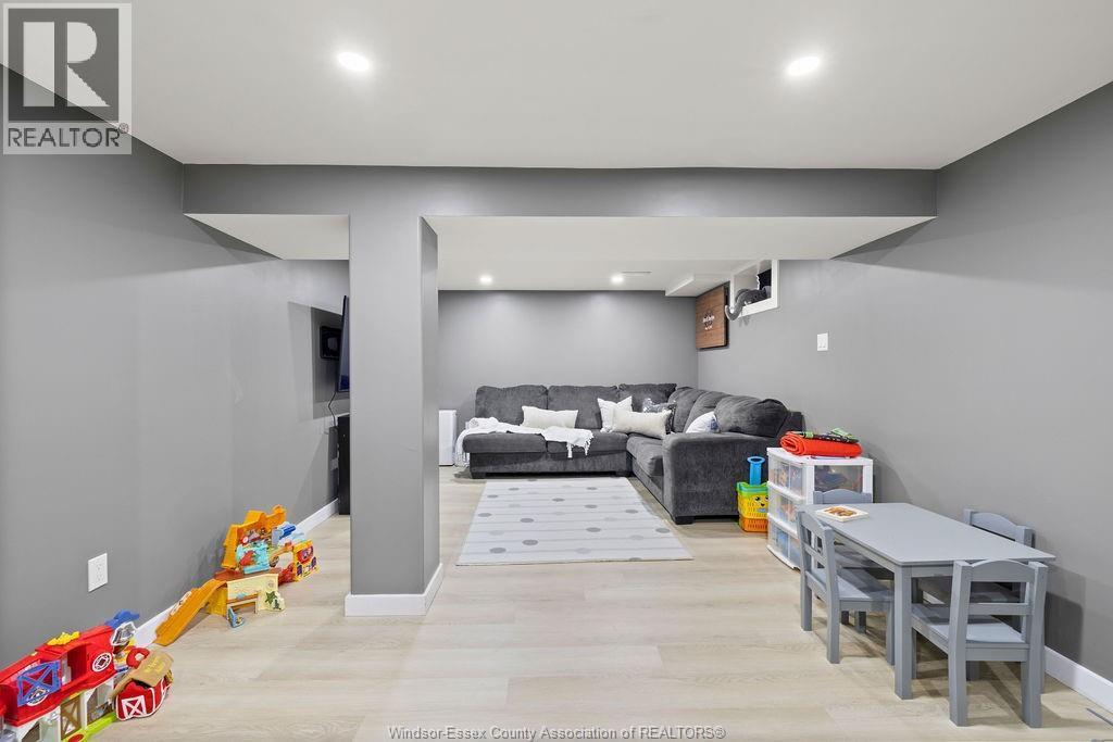 3095 Academy Drive, Windsor, ON - Indoor