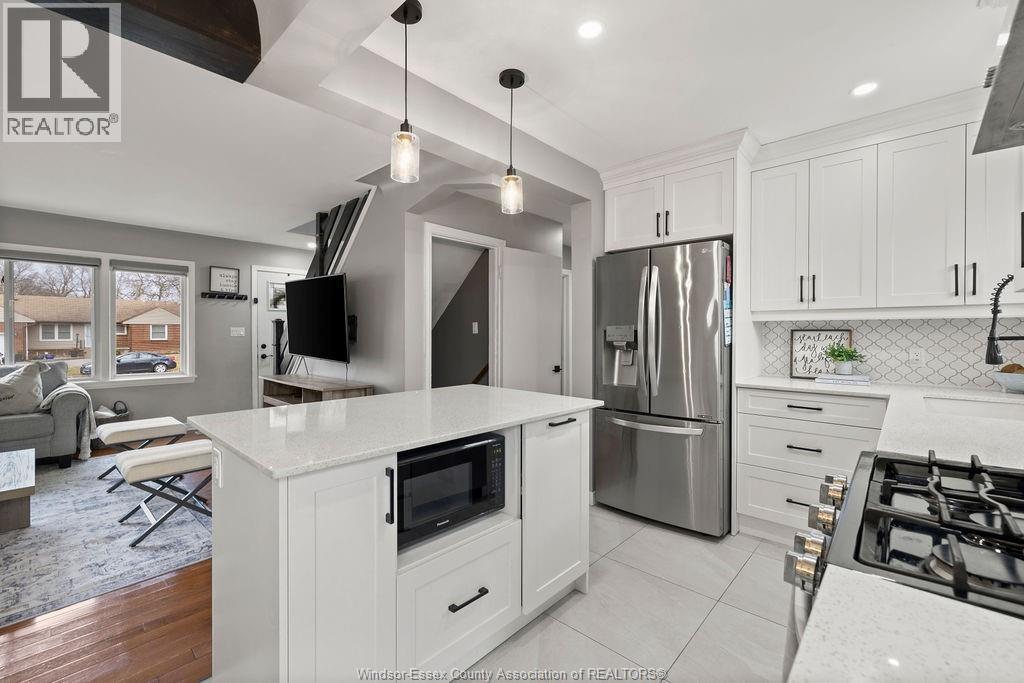 3095 Academy Drive, Windsor, ON - Indoor Photo Showing Kitchen With Stainless Steel Kitchen With Upgraded Kitchen